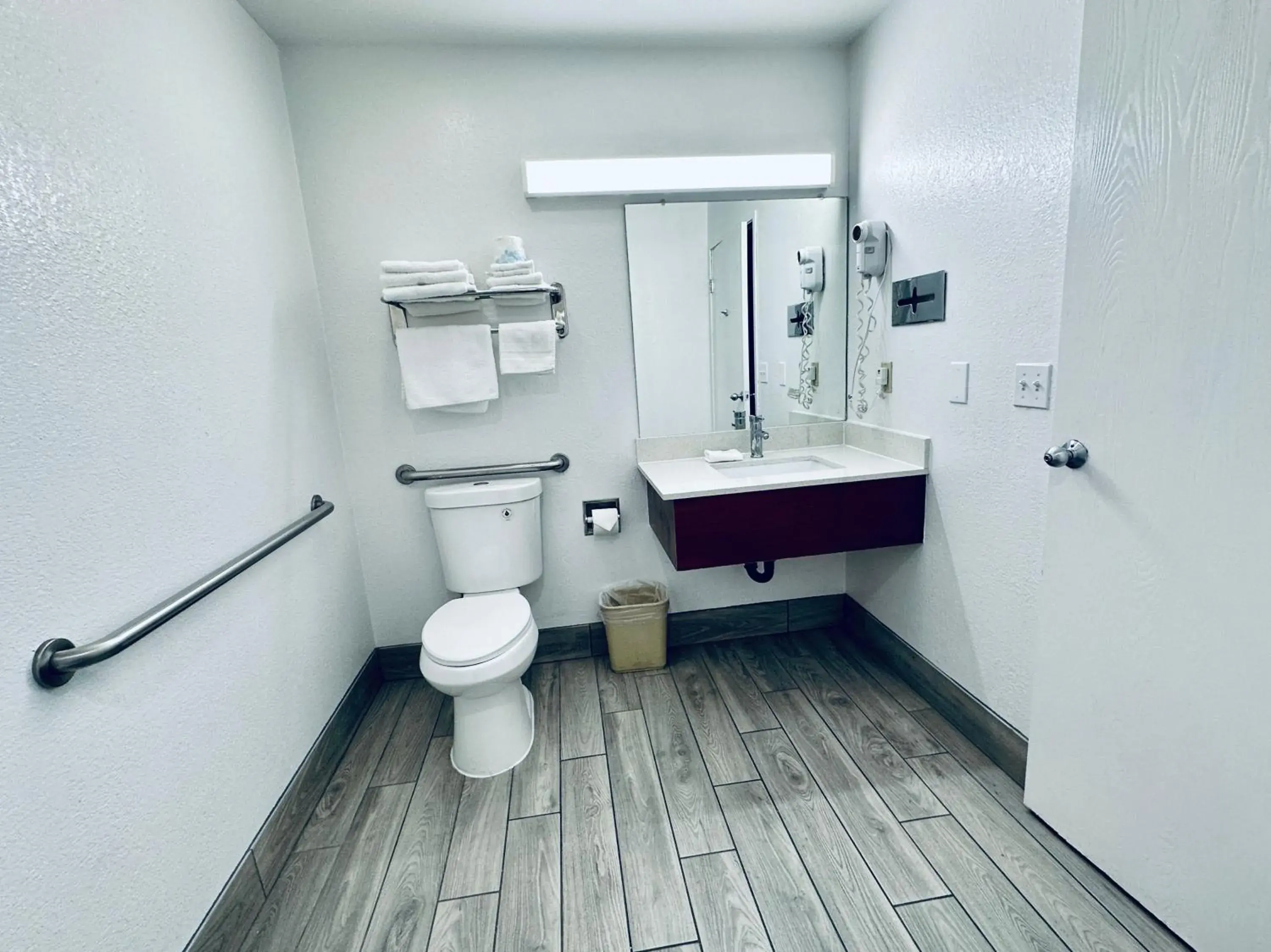 Toilet, Bathroom in Studio 6 Flagstaff AZ
