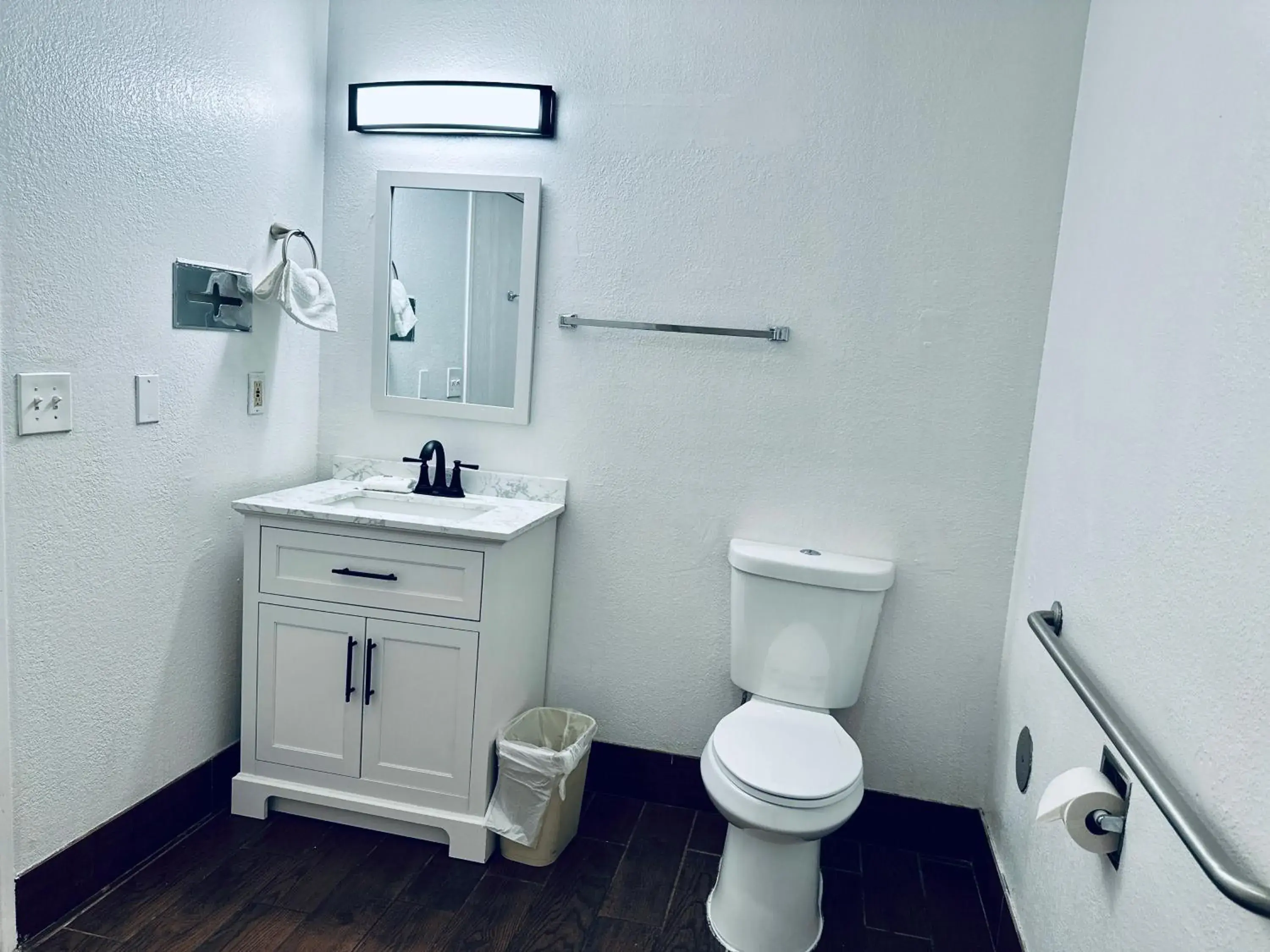 Toilet, Bathroom in Studio 6 Flagstaff AZ