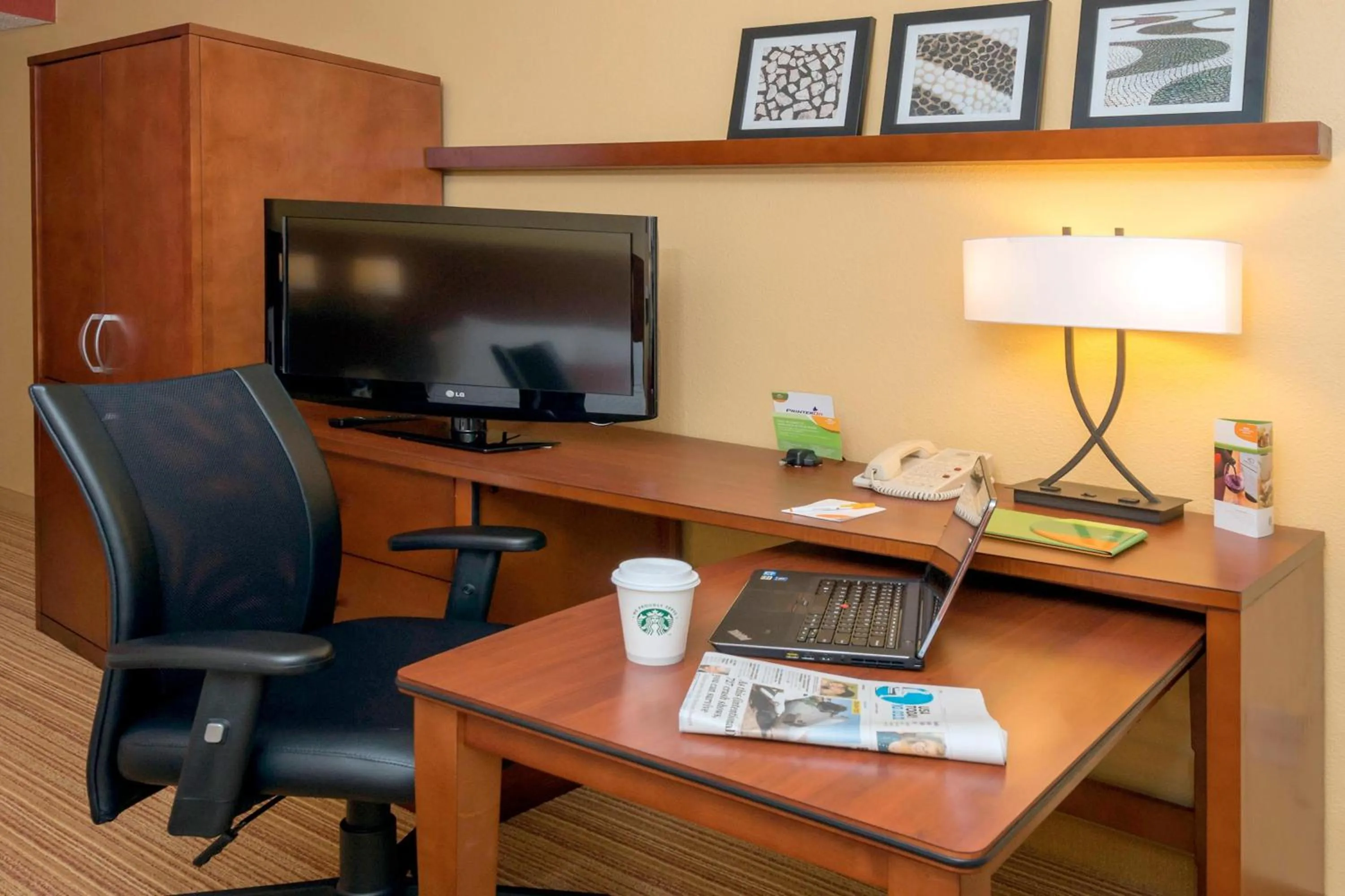 Photo of the whole room in Courtyard Winston-Salem Hanes Mall