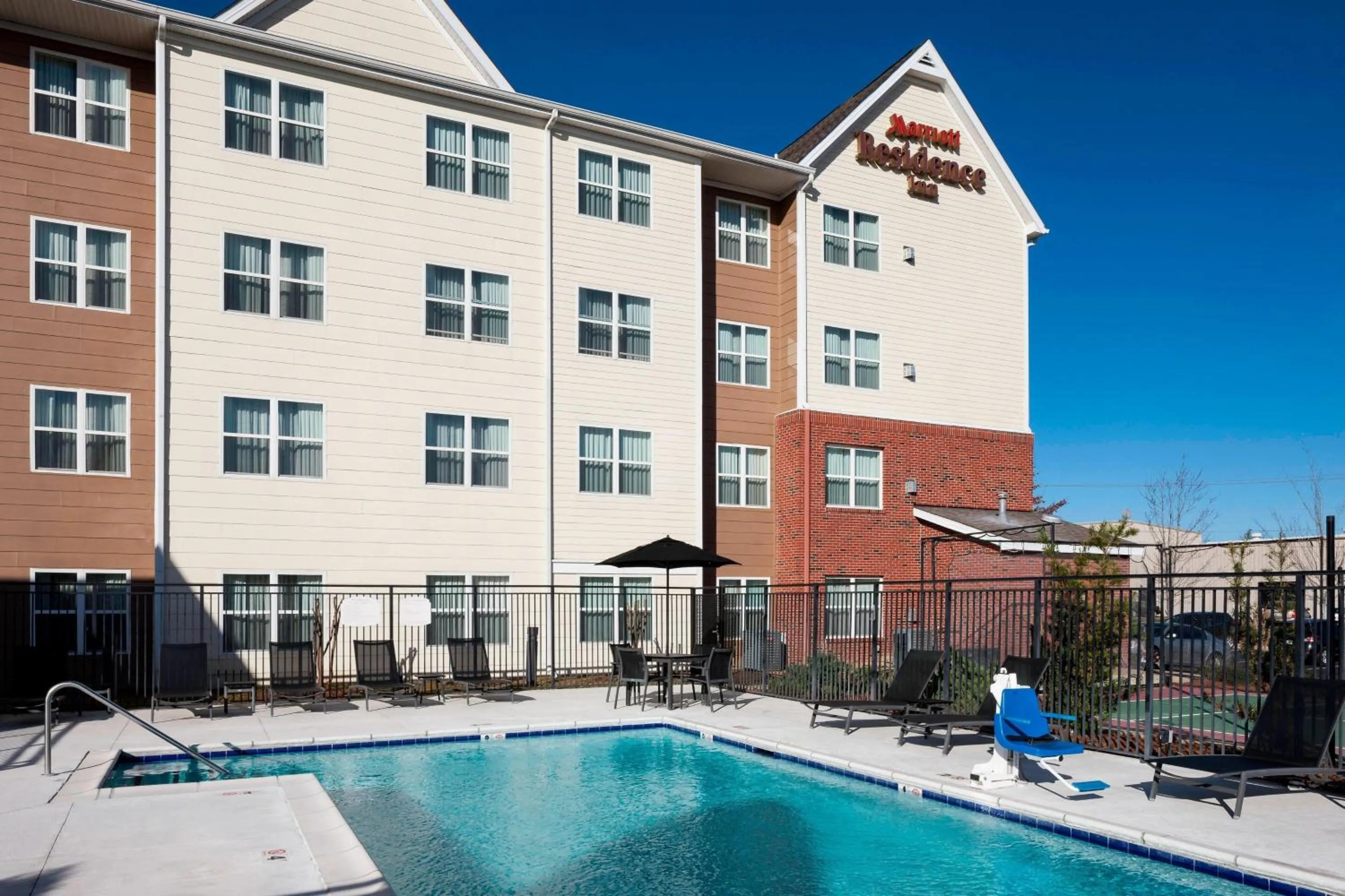 Swimming pool in Residence Inn Jackson Ridgeland