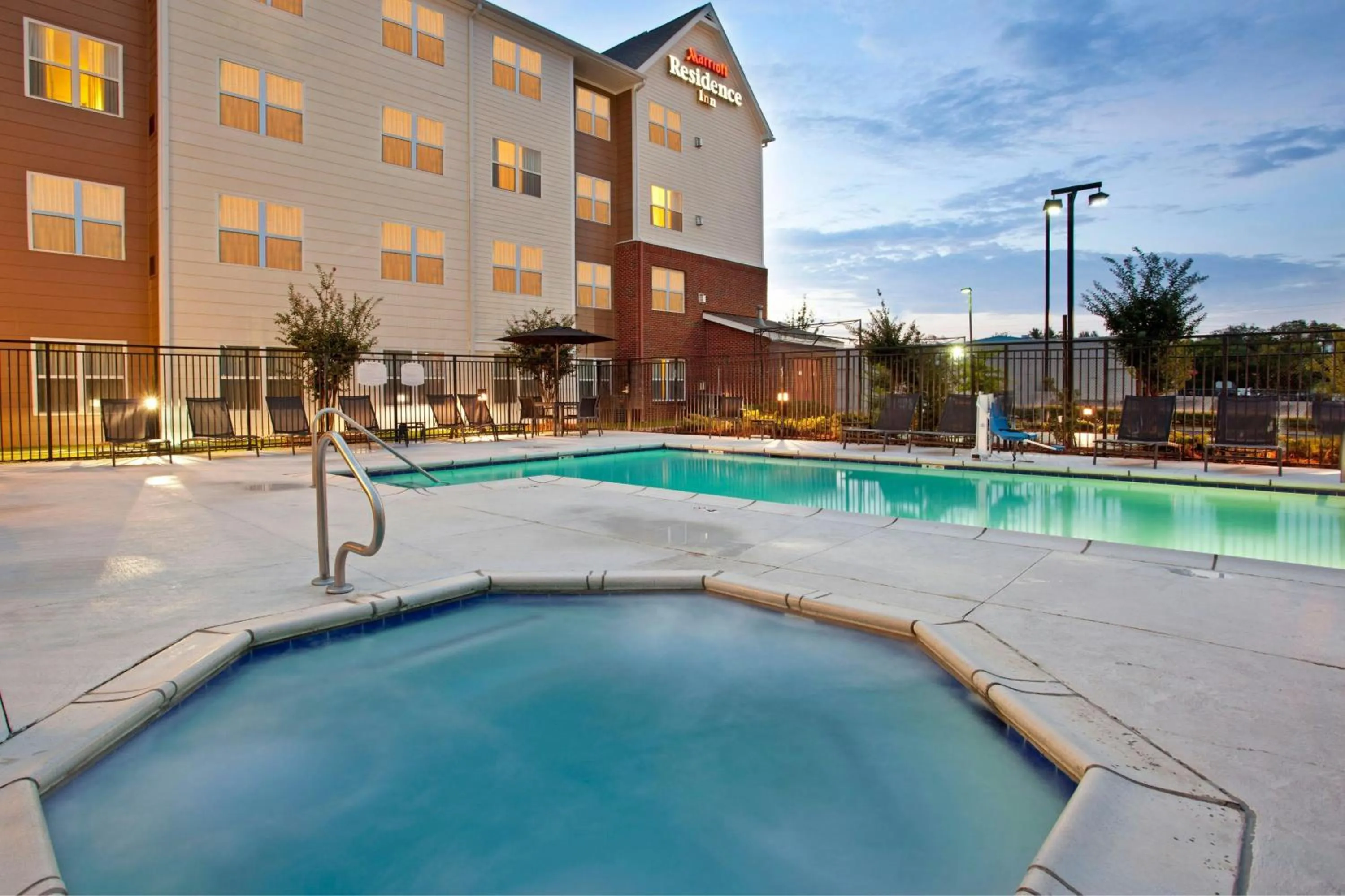 Swimming pool in Residence Inn Jackson Ridgeland
