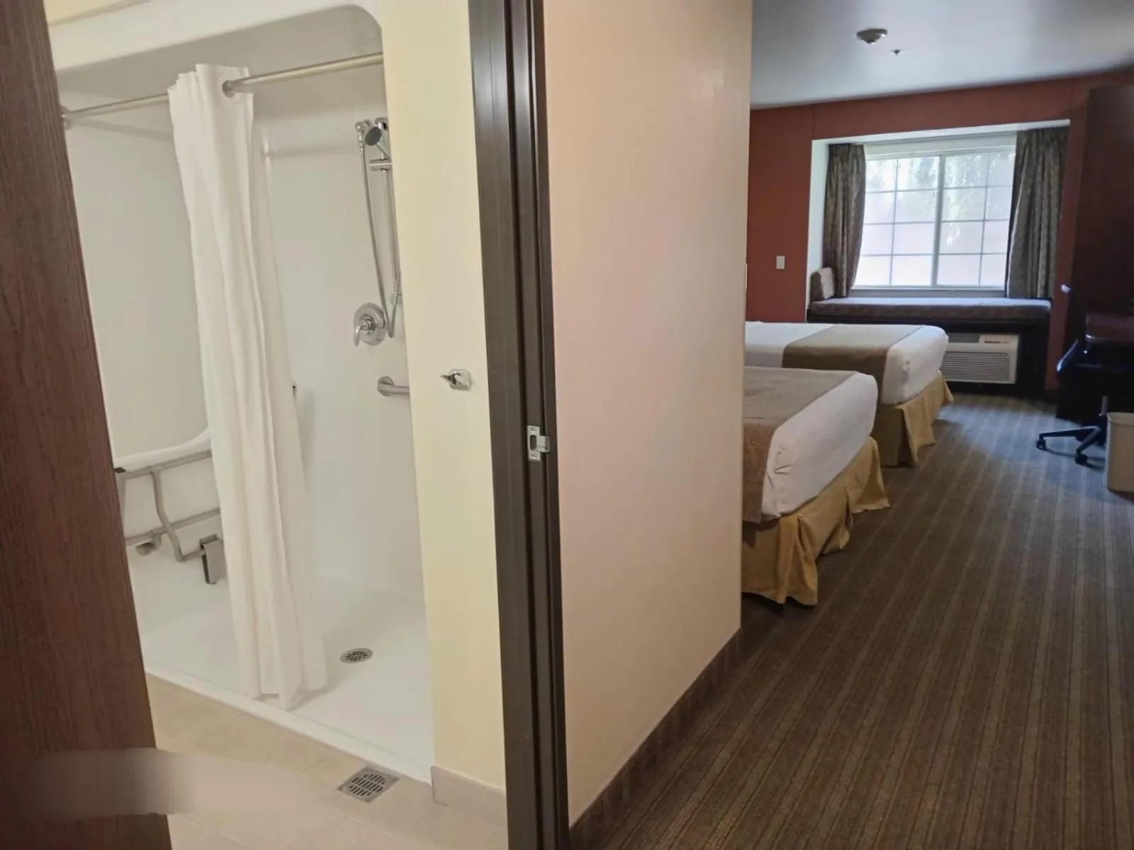 Photo of the whole room, Bed in Microtel Inn and Suites by Wyndham Toluca