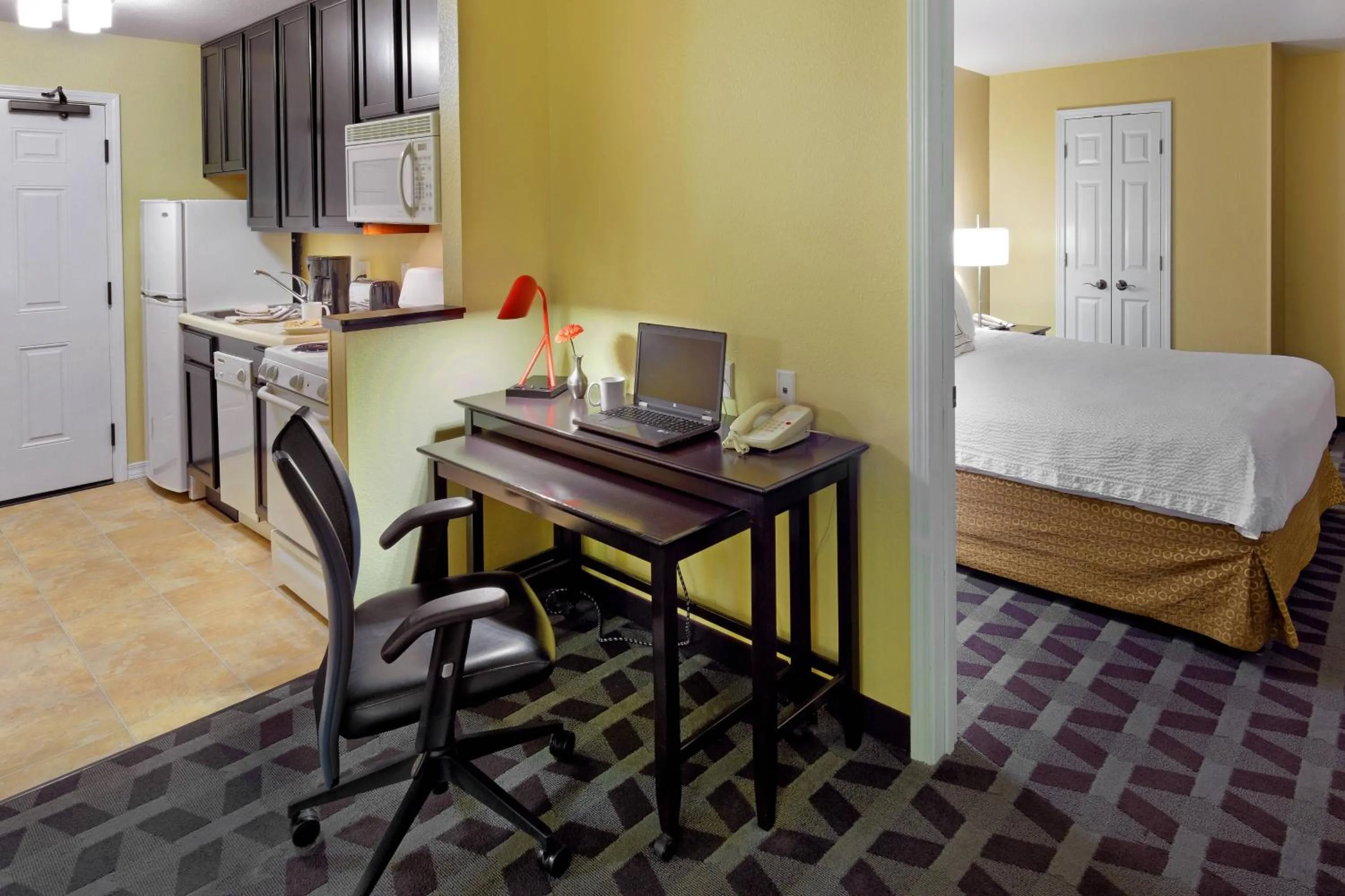 Bedroom, Bed in TownePlace Suites Joplin