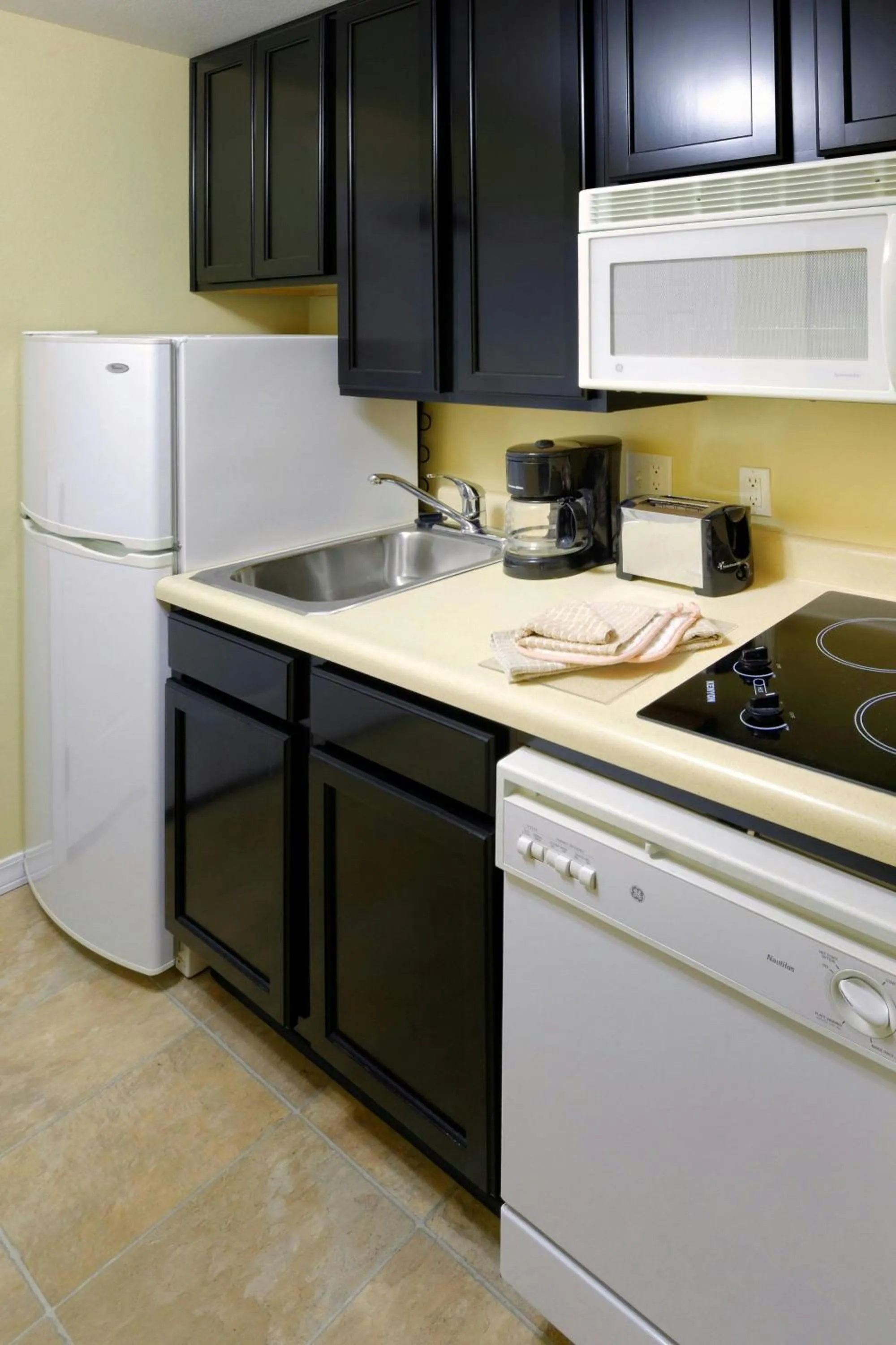 Kitchen or kitchenette in TownePlace Suites Joplin