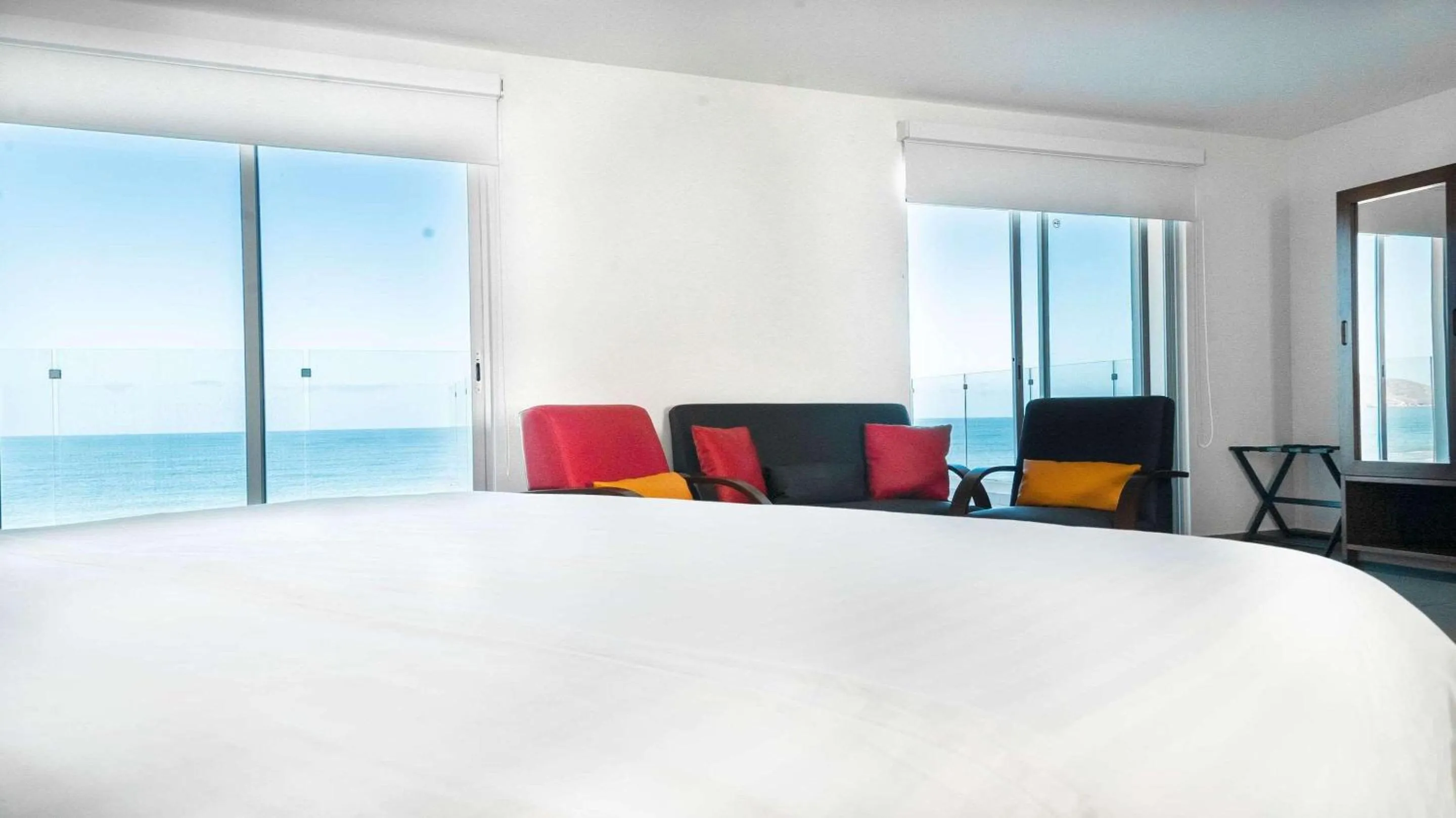 Bedroom, Bed in Park Inn by Radisson Mazatlan