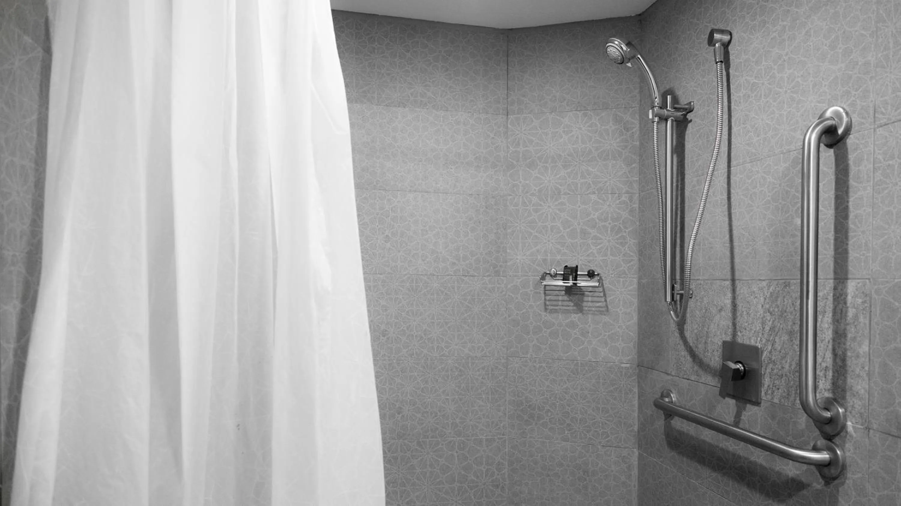Shower in Park Inn by Radisson Mazatlan