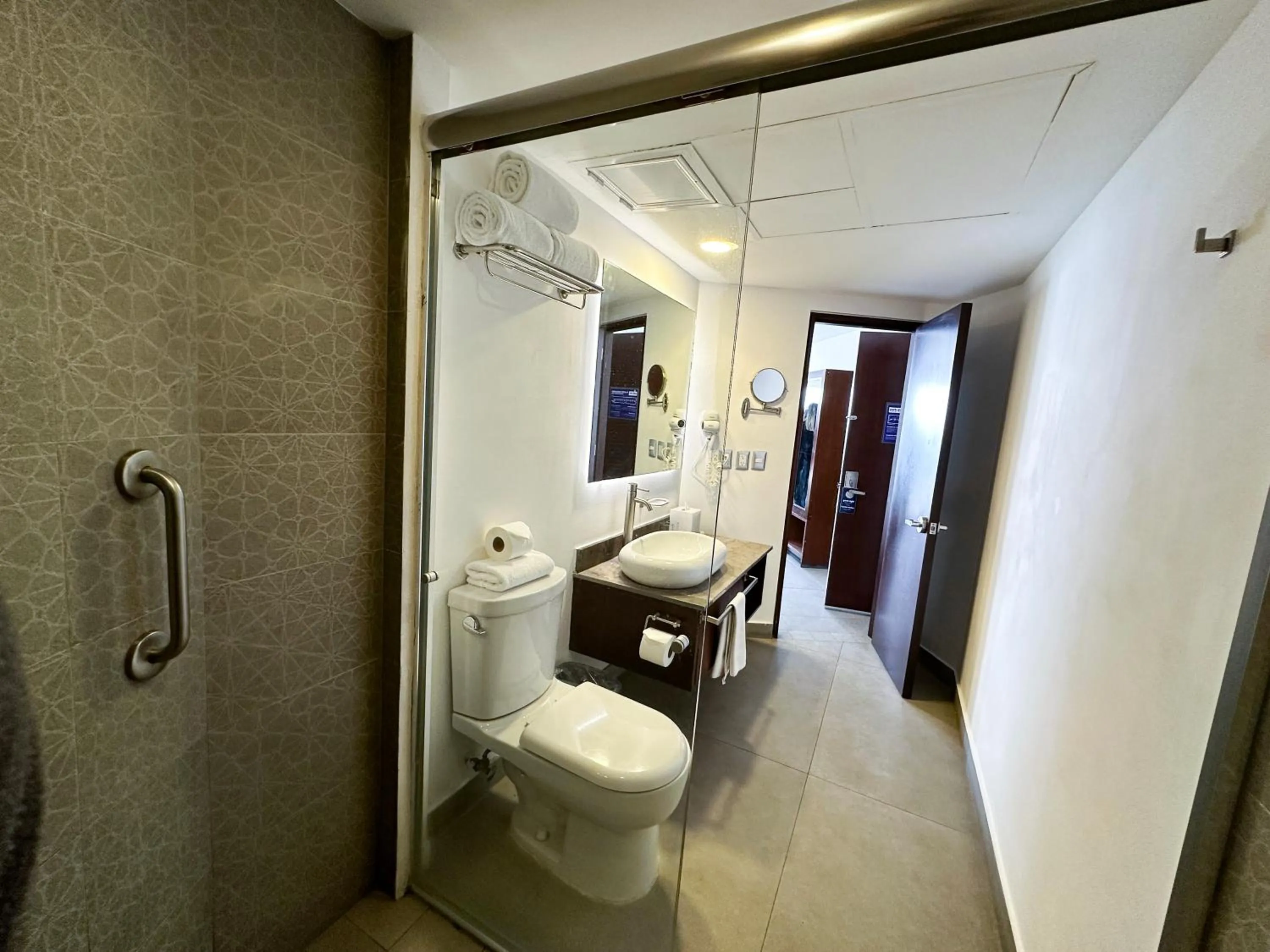 Shower in Park Inn by Radisson Mazatlan