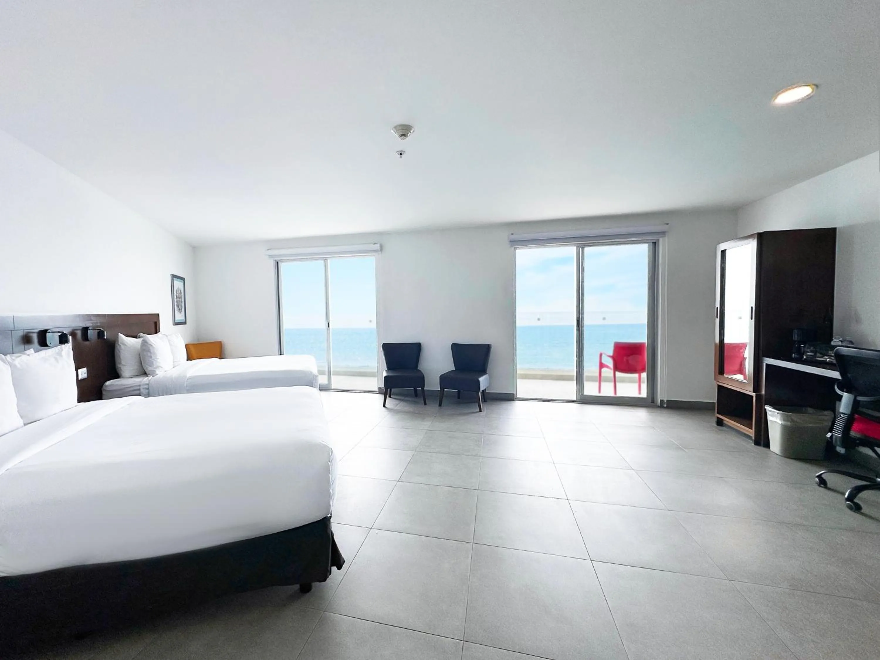 Bedroom, Bed in Park Inn by Radisson Mazatlan