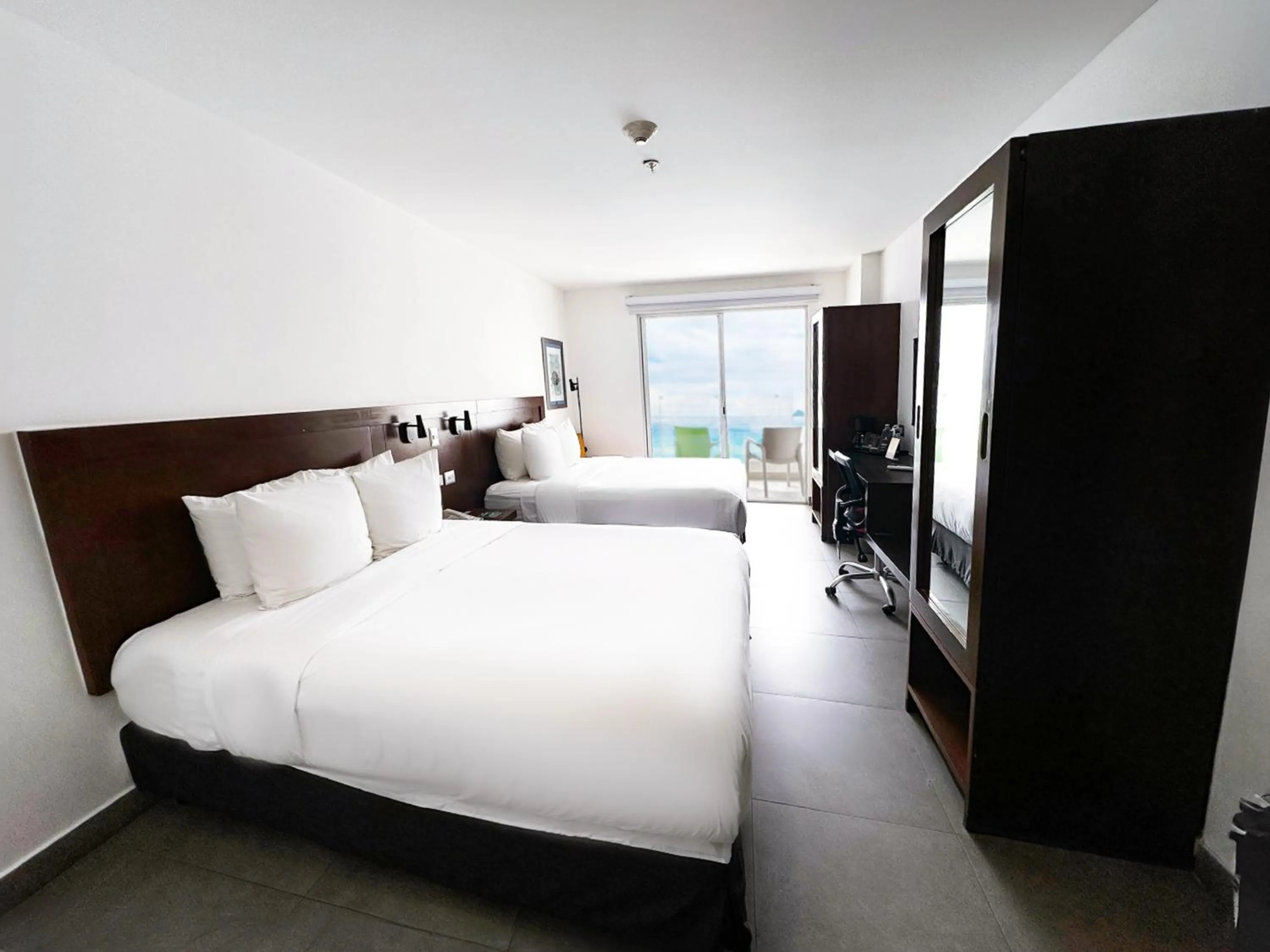 Bedroom, Bed in Park Inn by Radisson Mazatlan