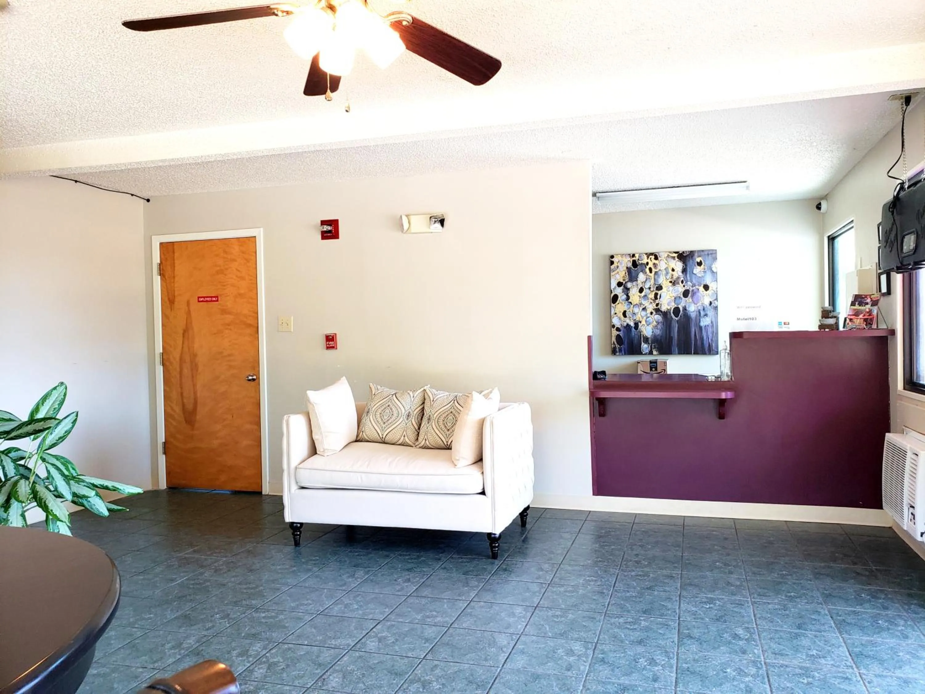 Living room in Motel 103