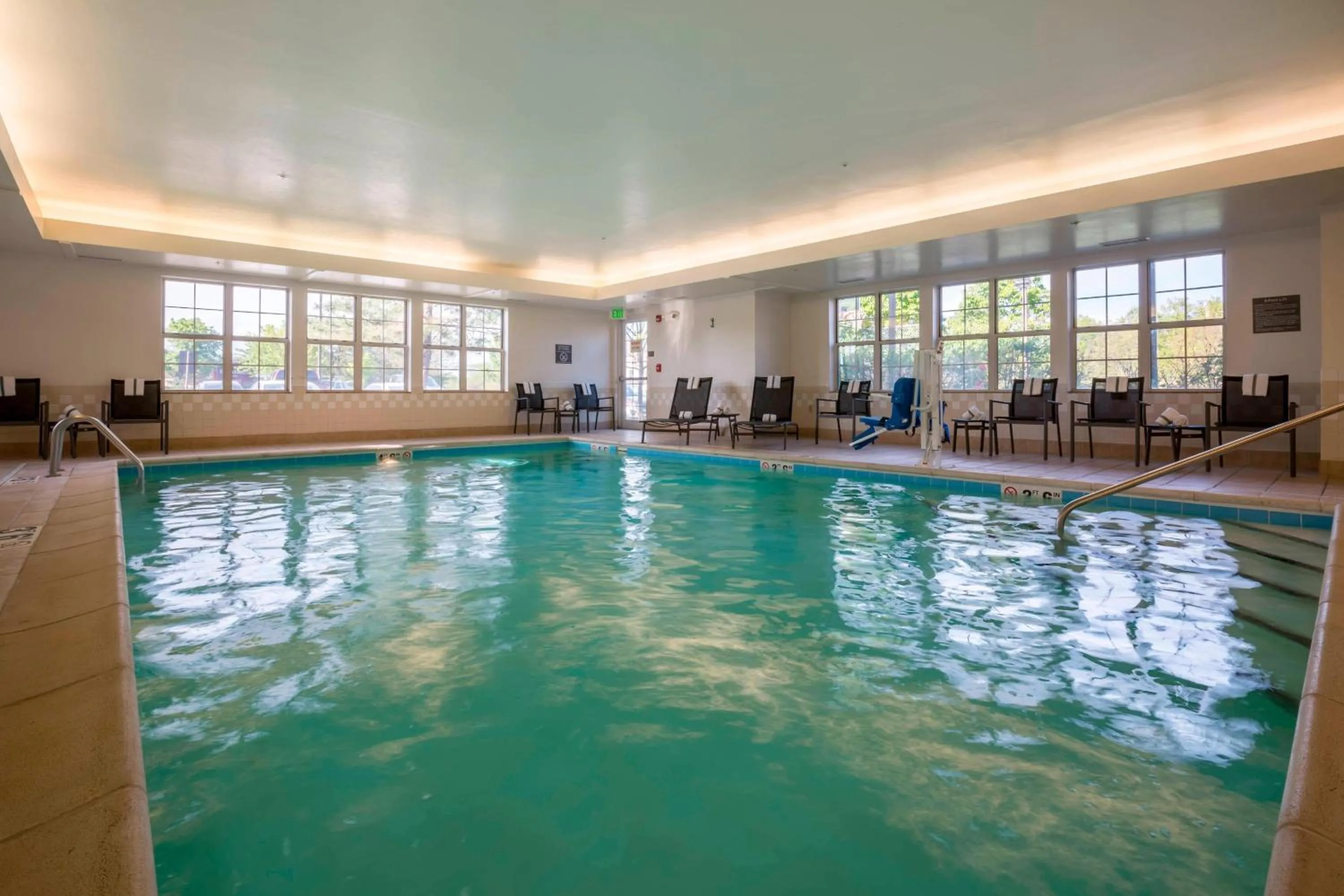 Swimming pool in Residence Inn Kansas City Olathe