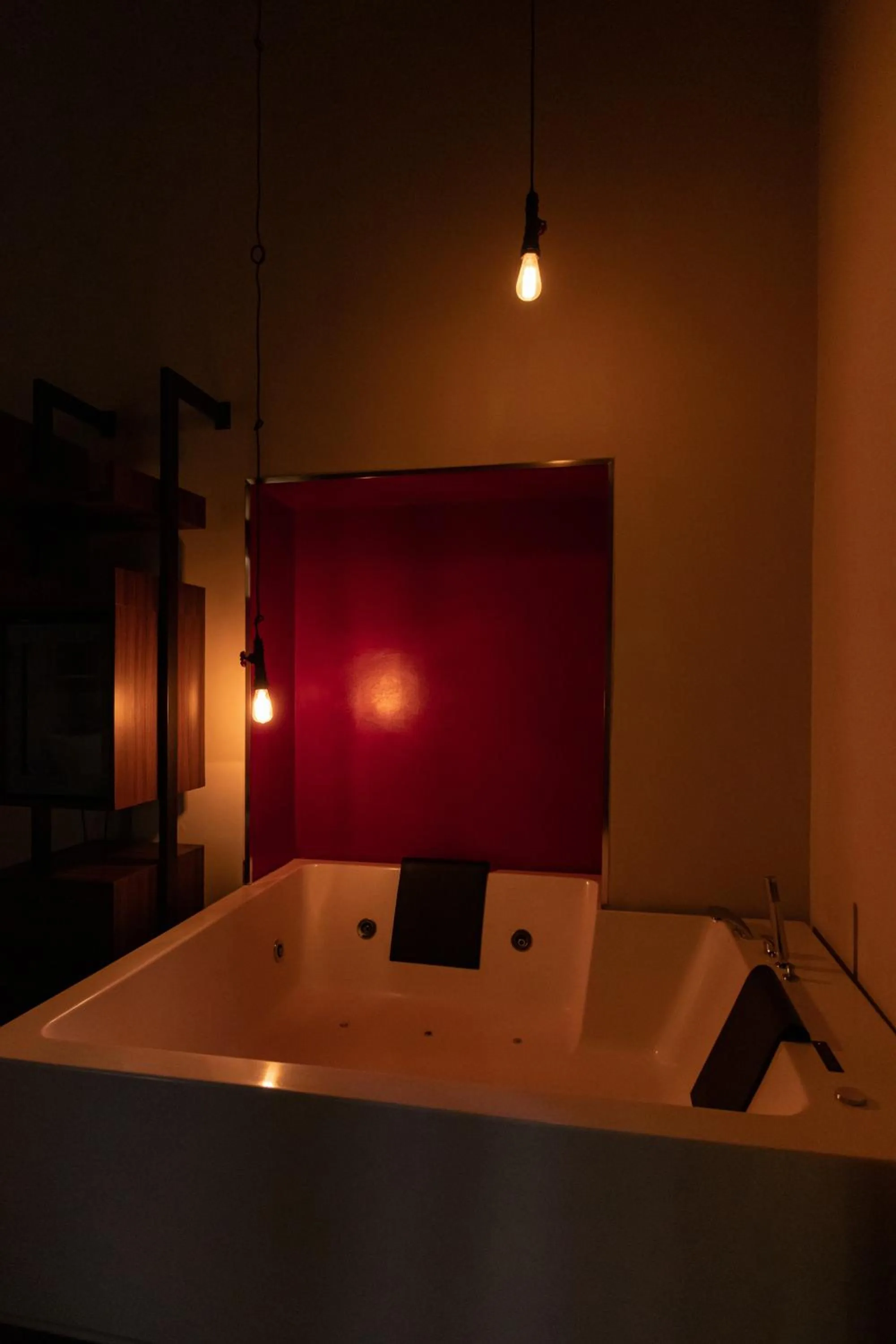 Hot Tub in Duomo Luxury Suites