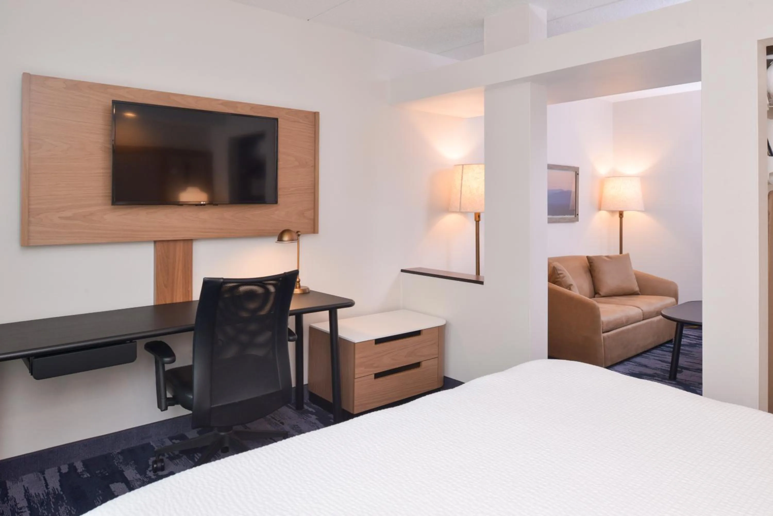 Bed in Fairfield Inn & Suites by Marriott Pittsburgh New Stanton