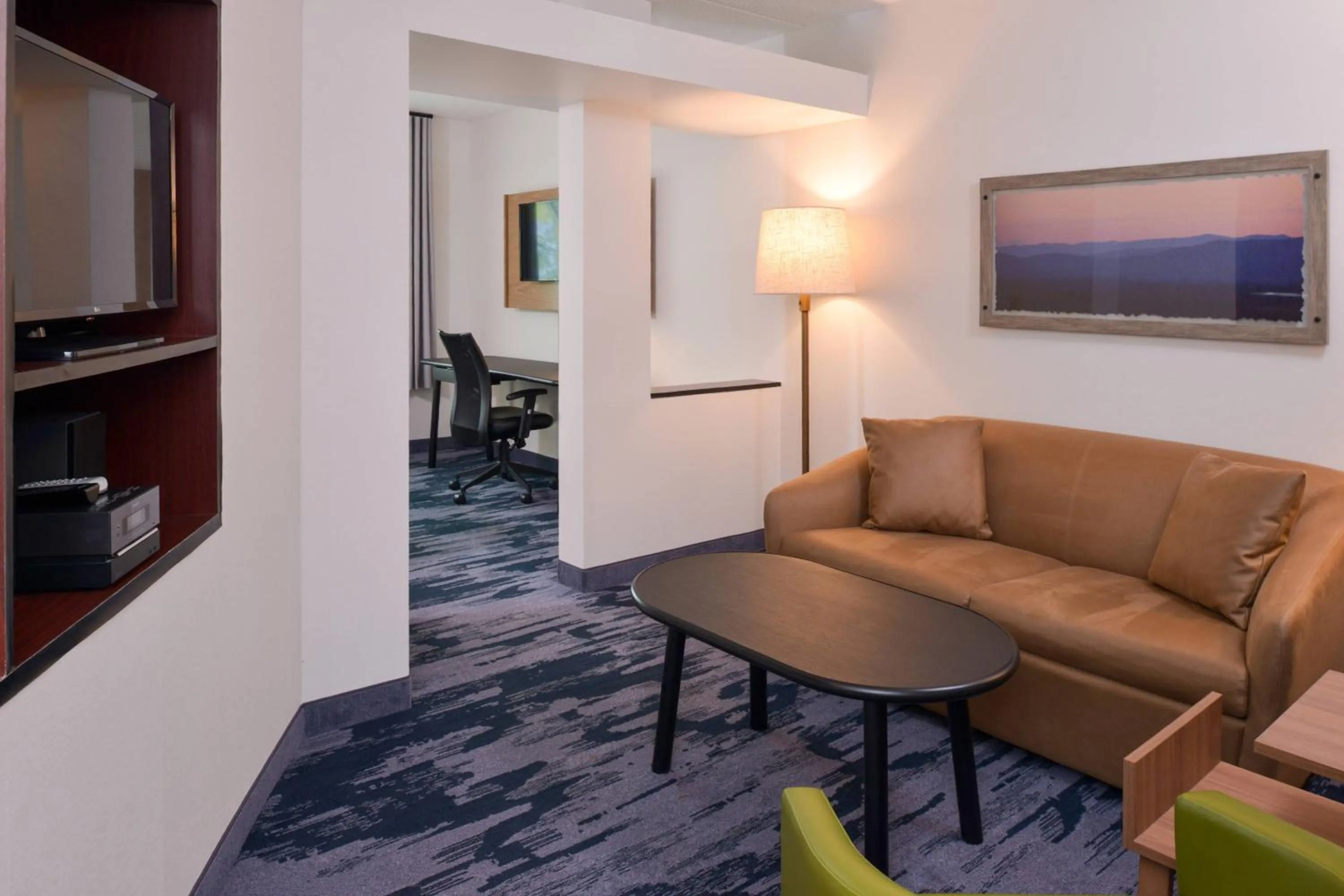 Living room in Fairfield Inn & Suites by Marriott Pittsburgh New Stanton