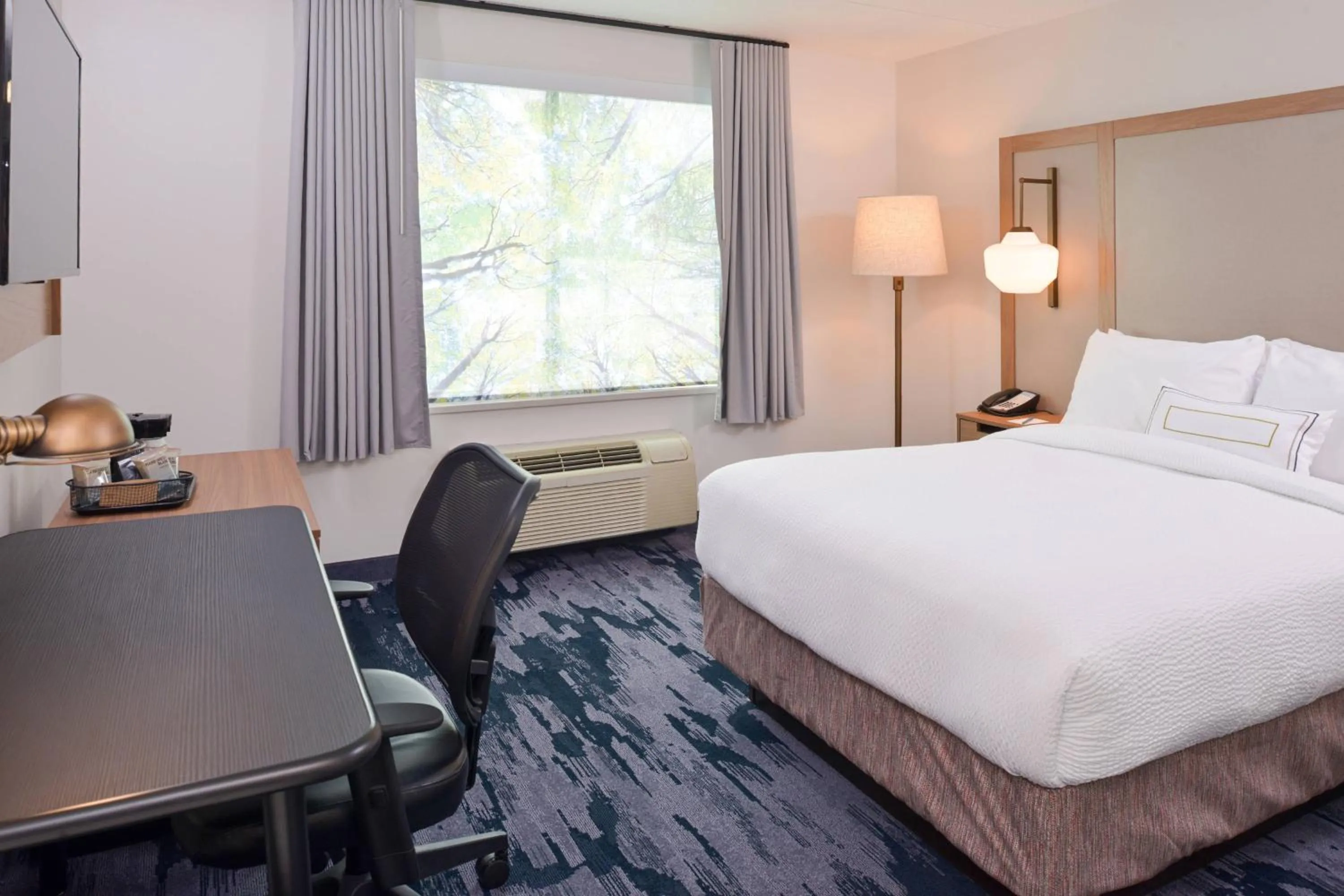 Photo of the whole room, Bed in Fairfield Inn & Suites by Marriott Pittsburgh New Stanton