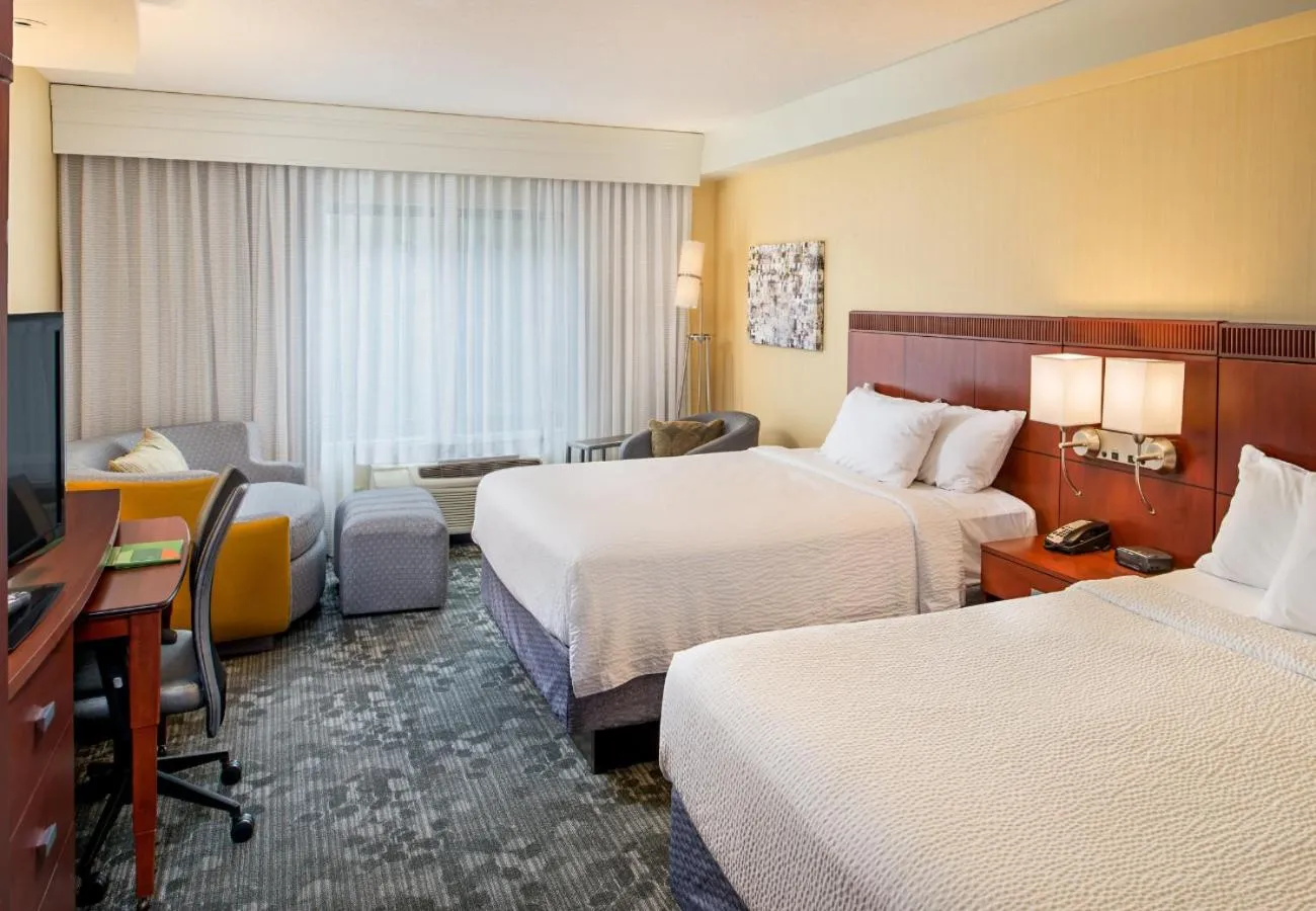 Bedroom, Bed in Courtyard by Marriott Hanover Lebanon