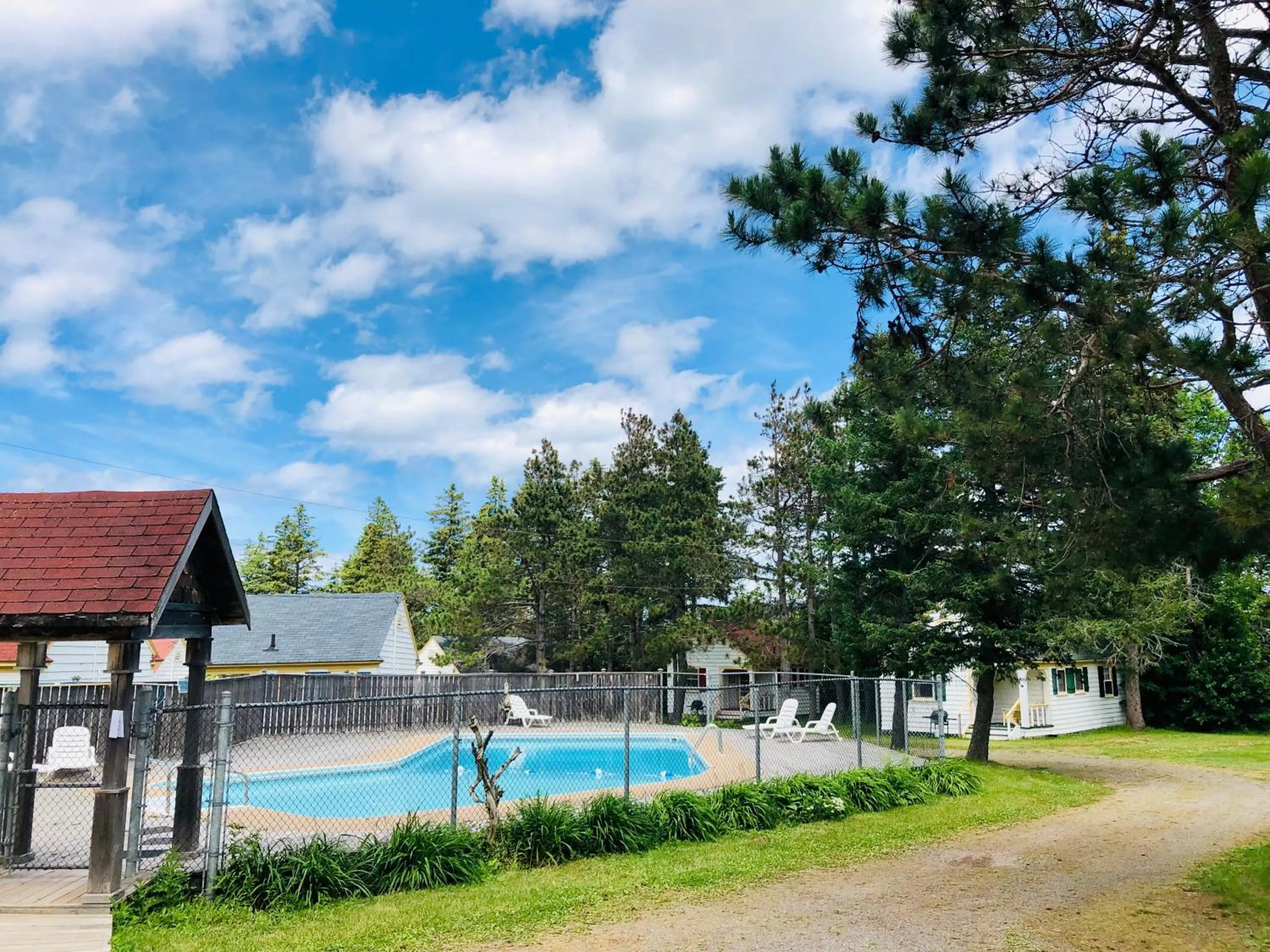 Swimming pool in Green Gables Bungalow Court