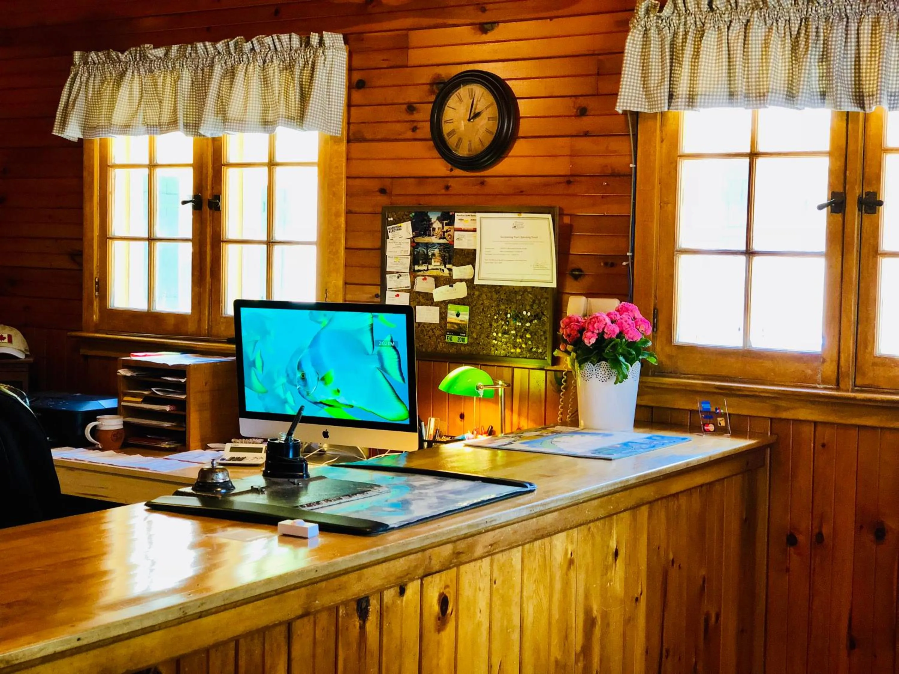Lobby or reception in Green Gables Bungalow Court