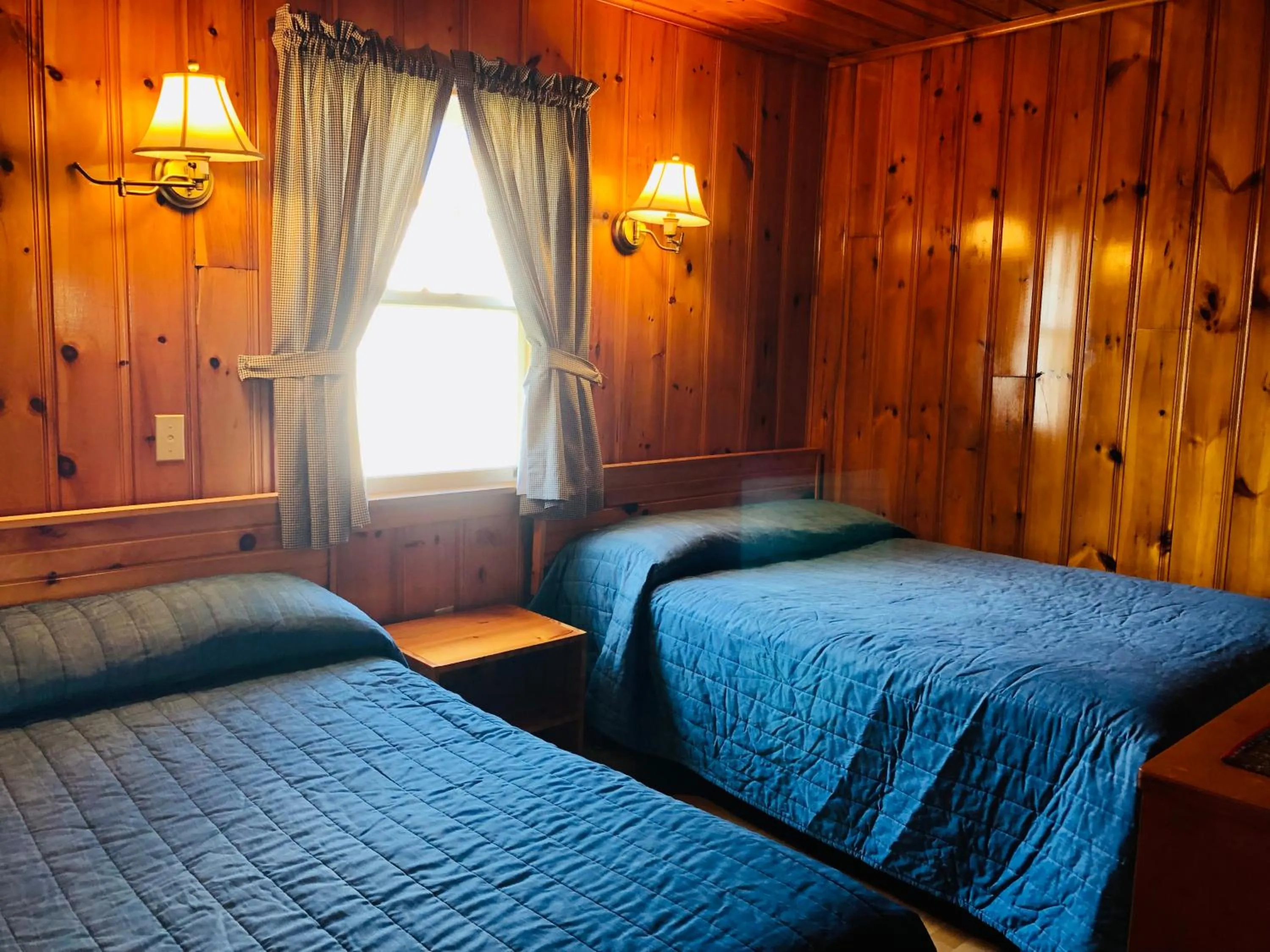 Bed in Green Gables Bungalow Court