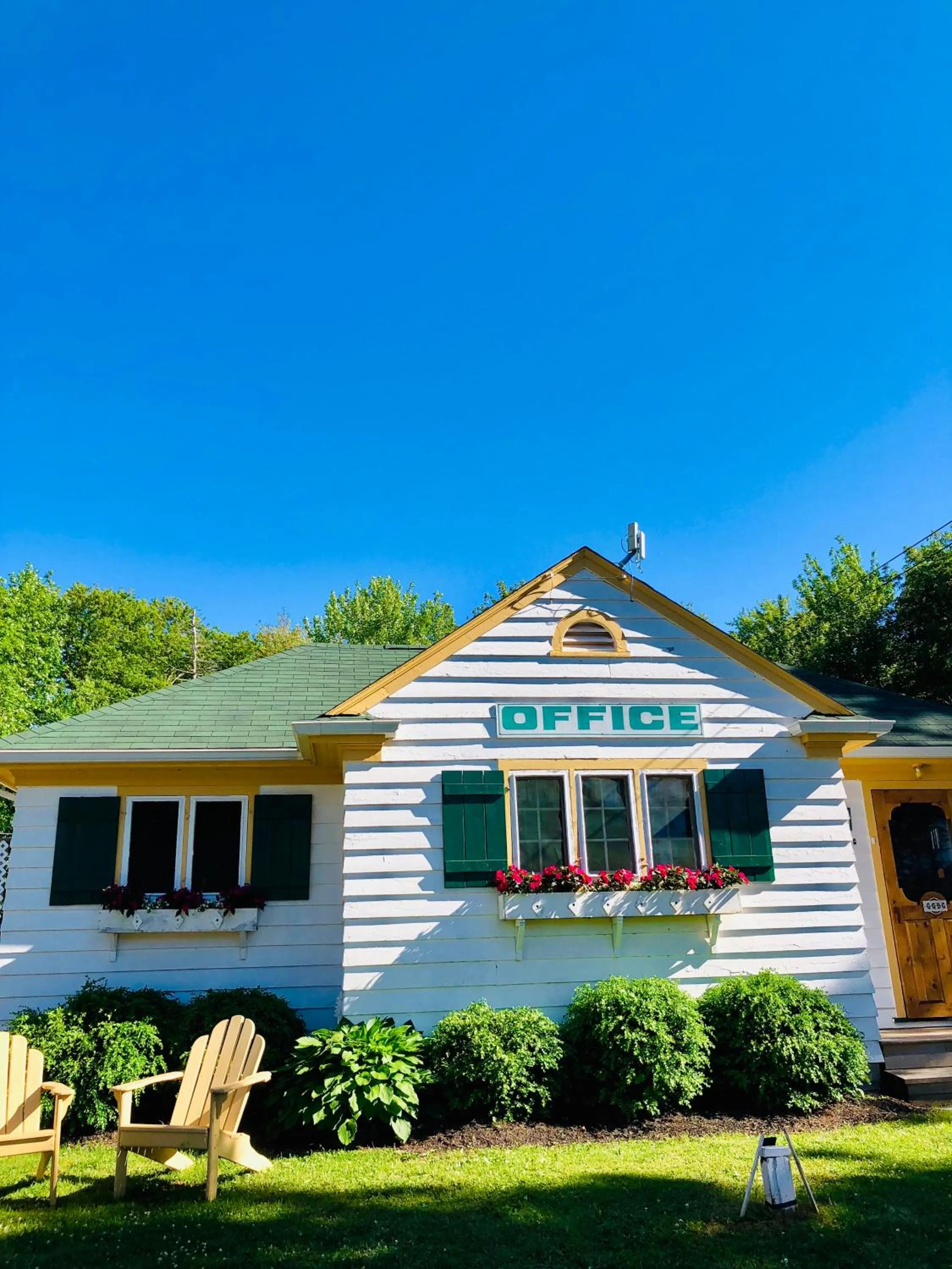 Property building in Green Gables Bungalow Court