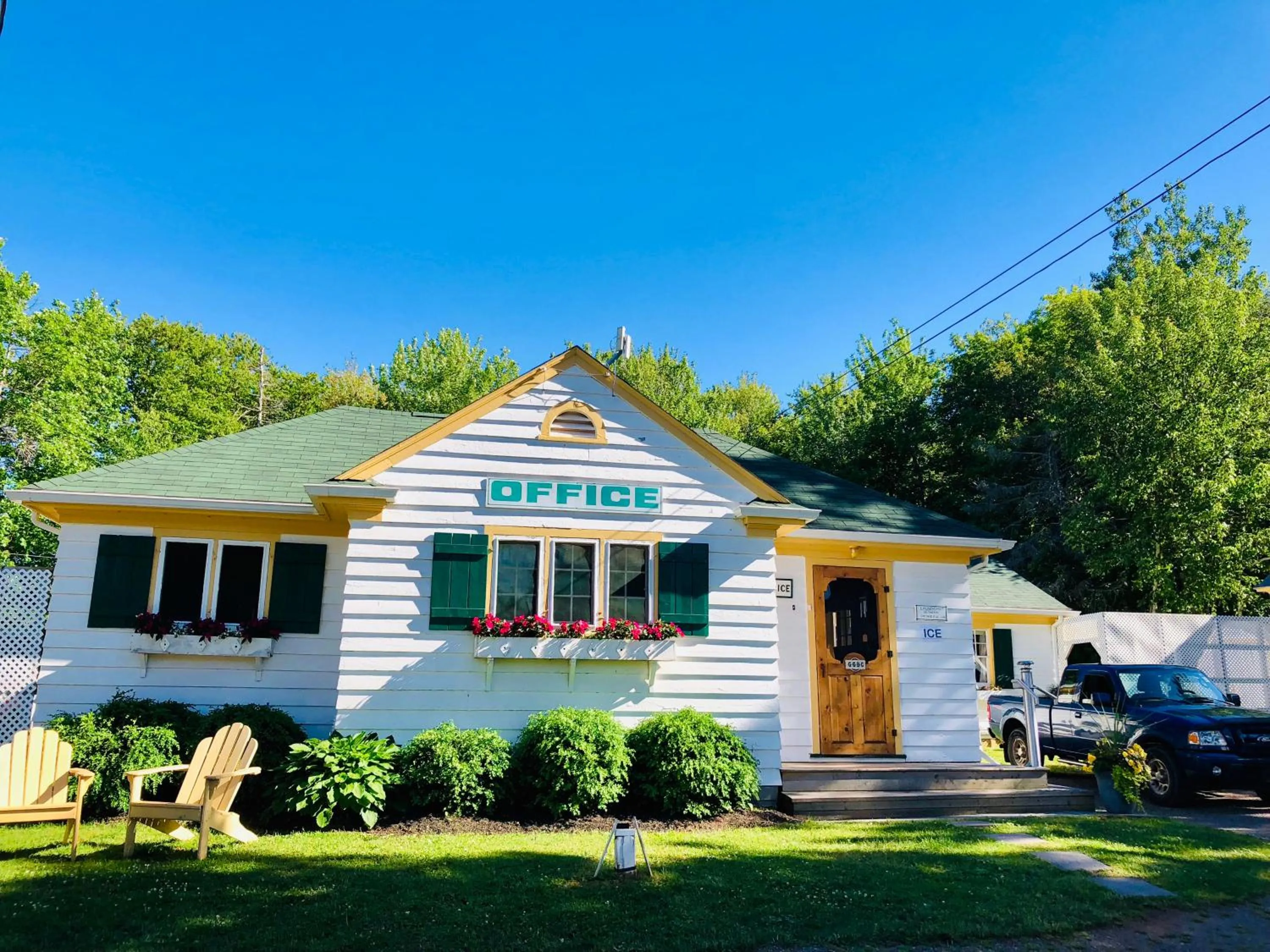 Property building in Green Gables Bungalow Court