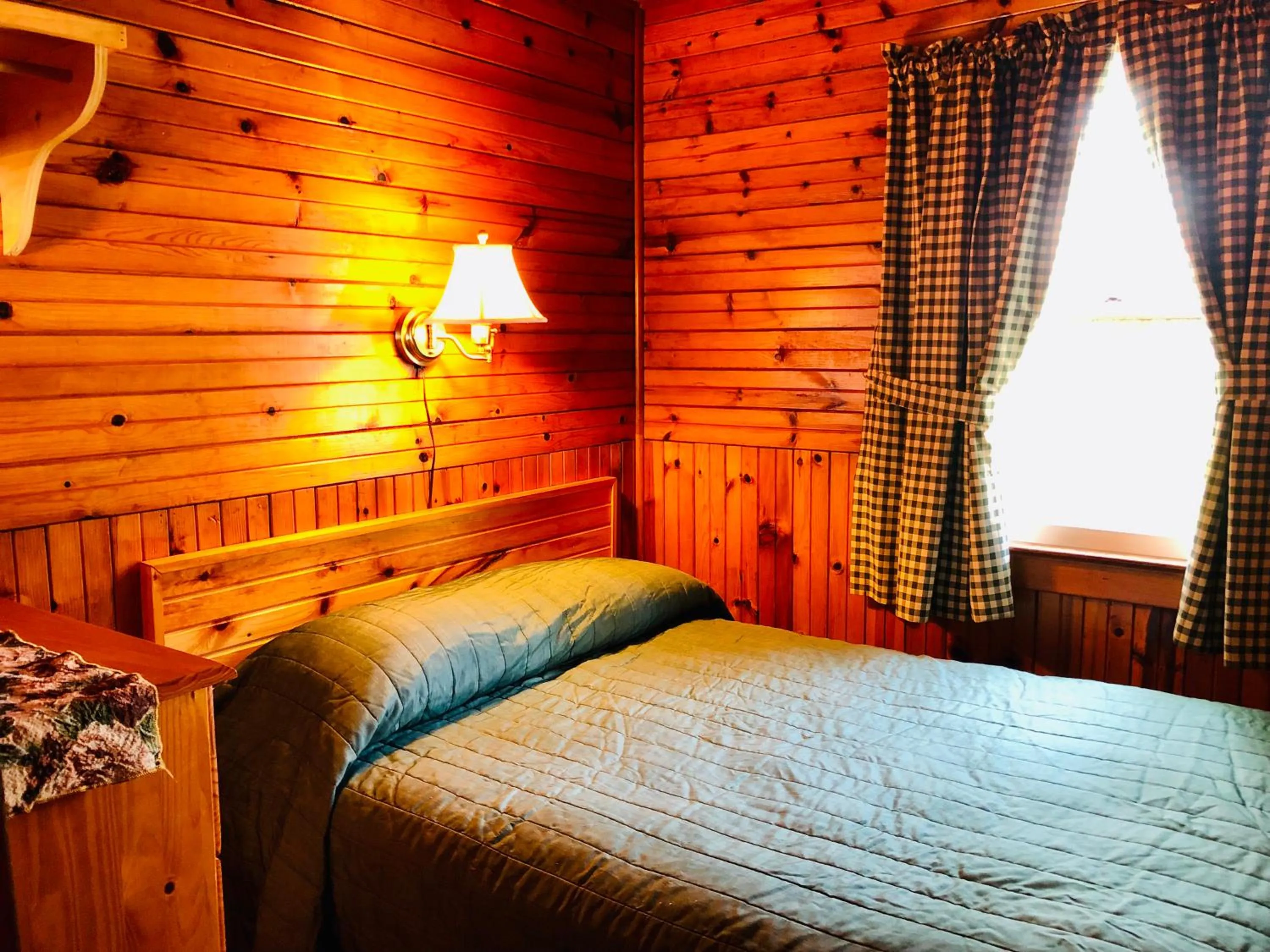 Bed in Green Gables Bungalow Court