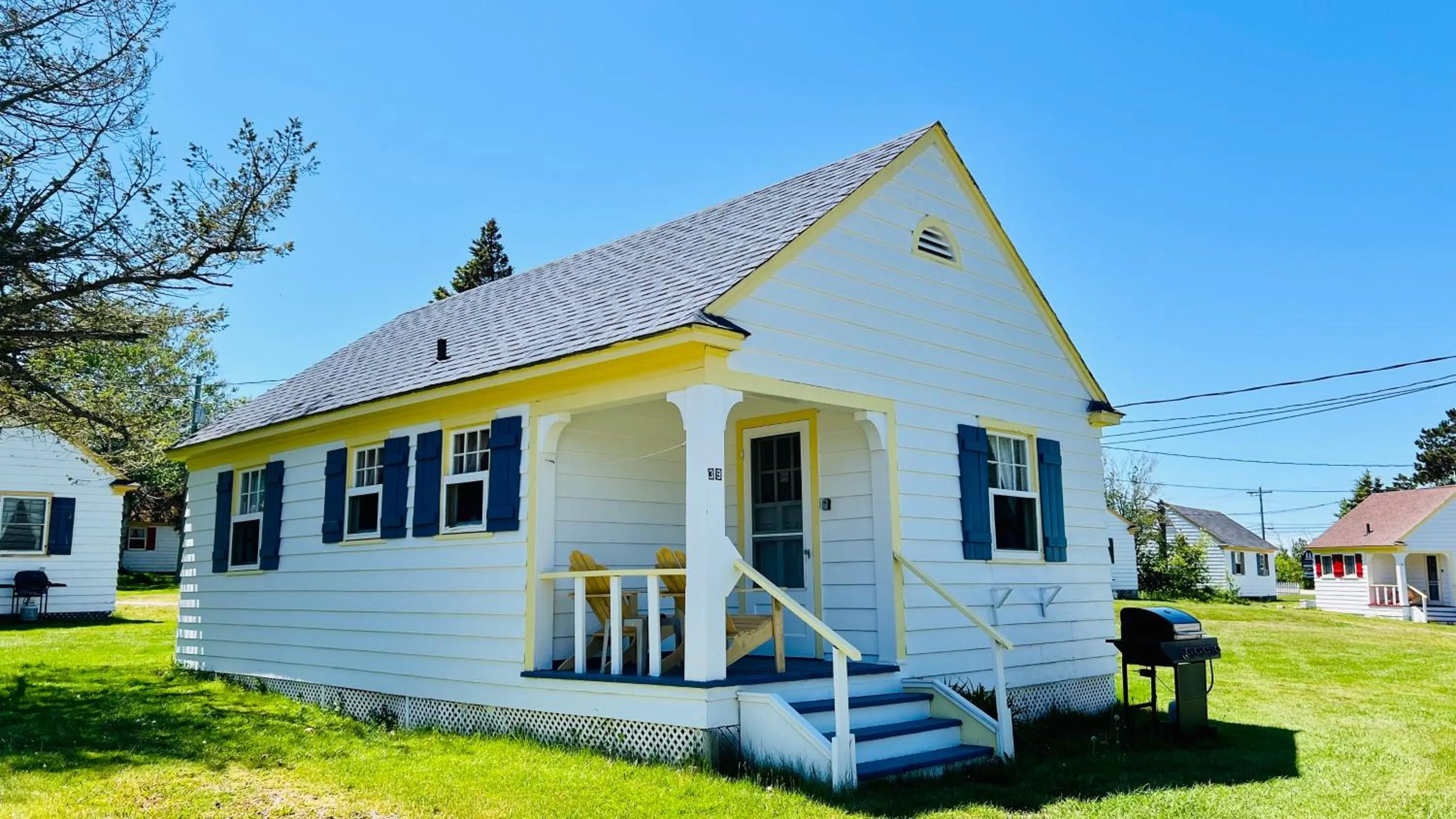 Day in Green Gables Bungalow Court