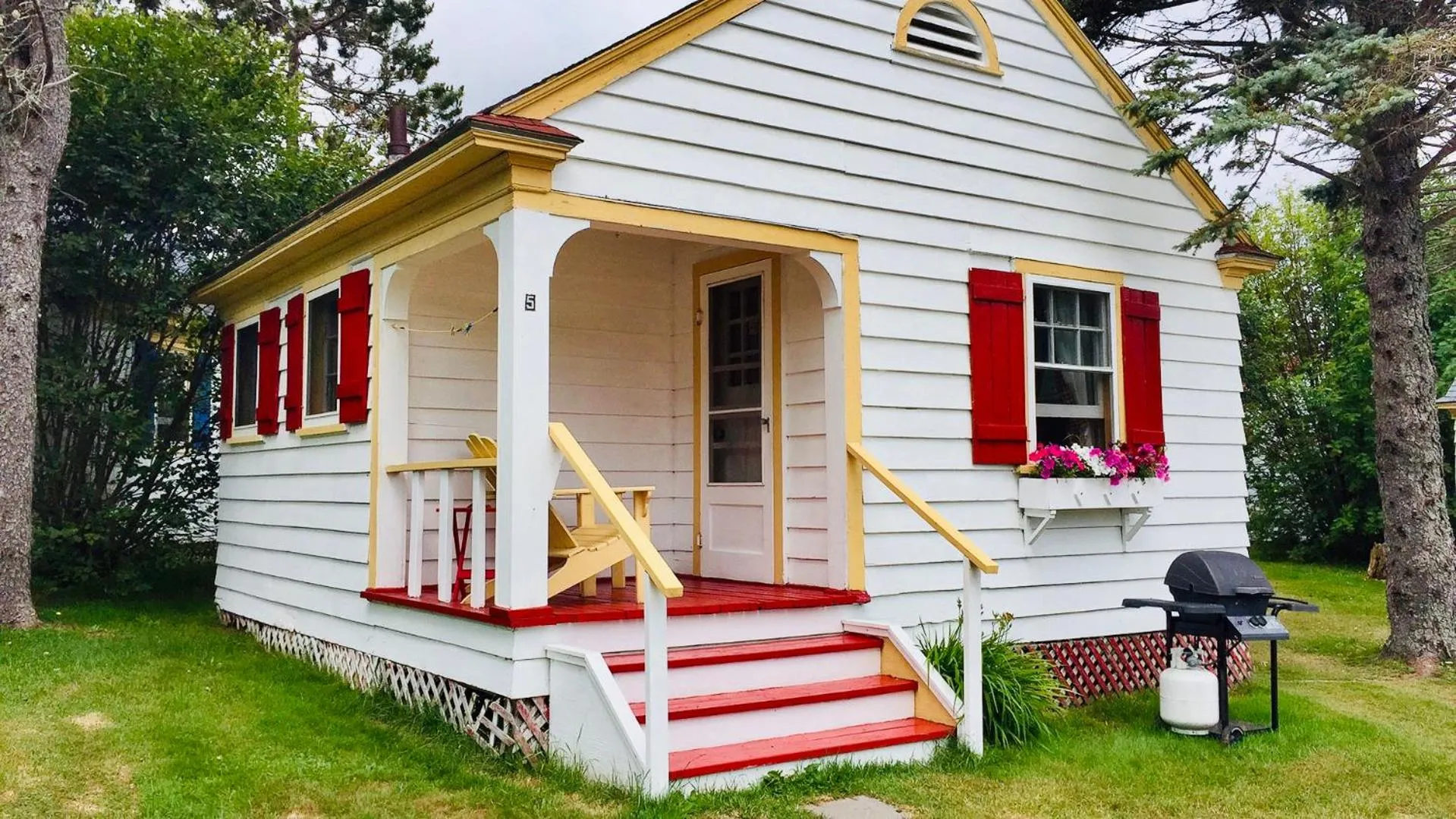 Patio in Green Gables Bungalow Court