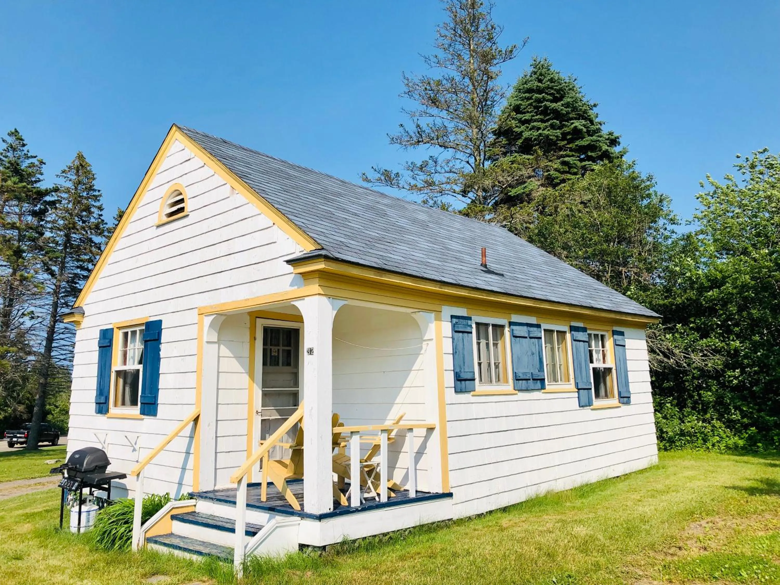 Property building in Green Gables Bungalow Court
