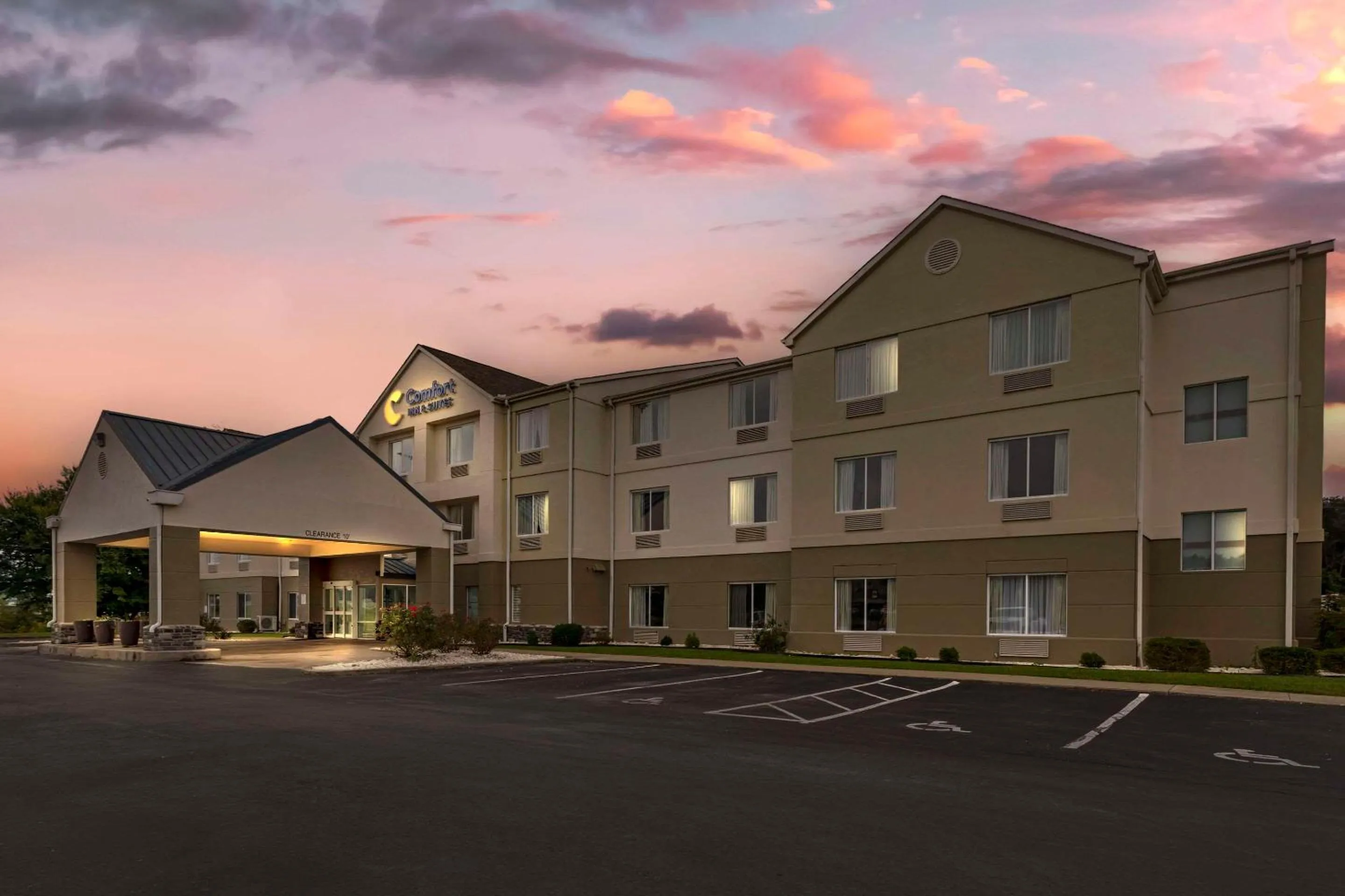 Property building in Comfort Inn & Suites Corbin North