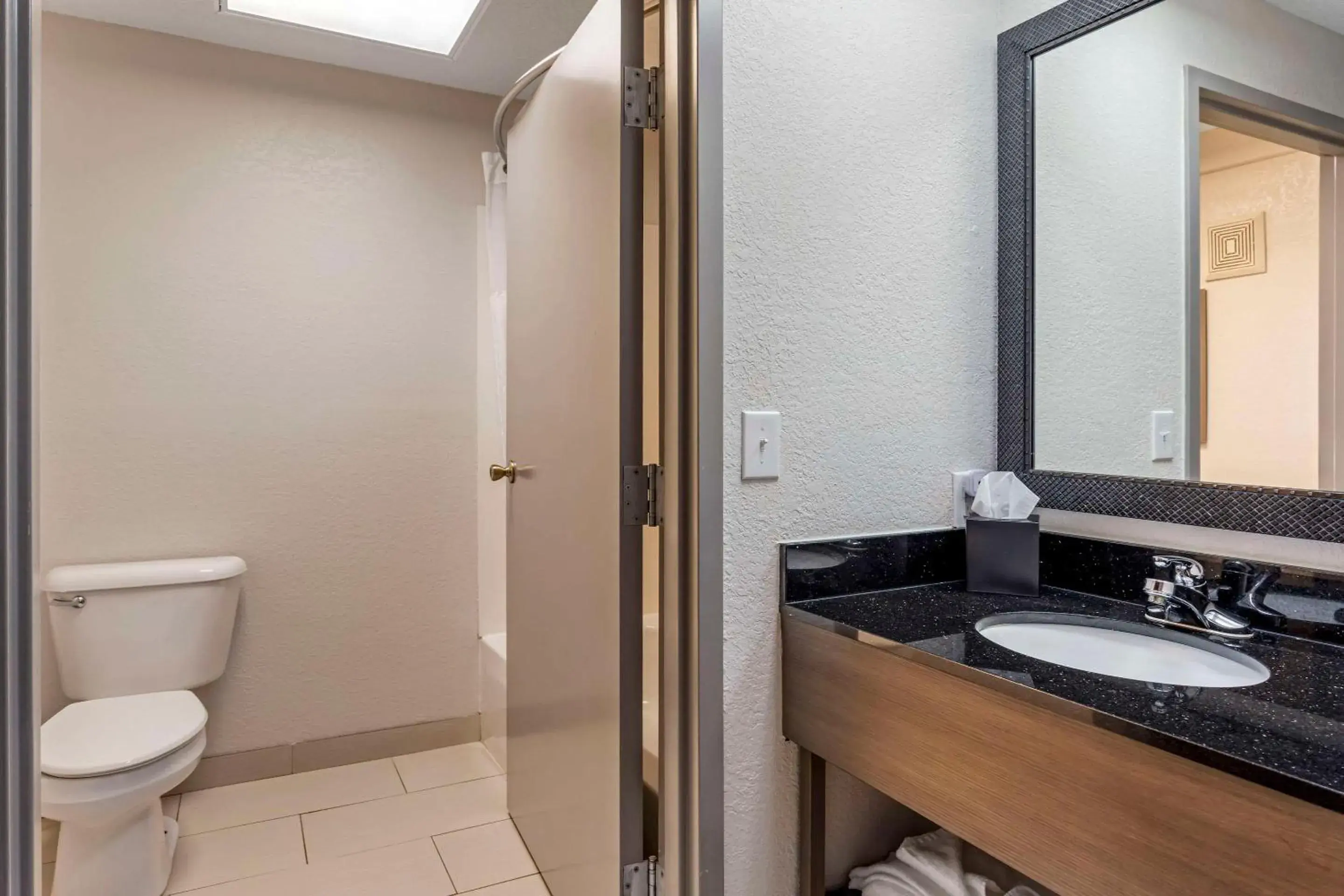 Standard King Room - Non-Smoking in Comfort Inn & Suites Corbin North Standard King Room - Non-Smoking in Comfort Inn & Suites Corbin North