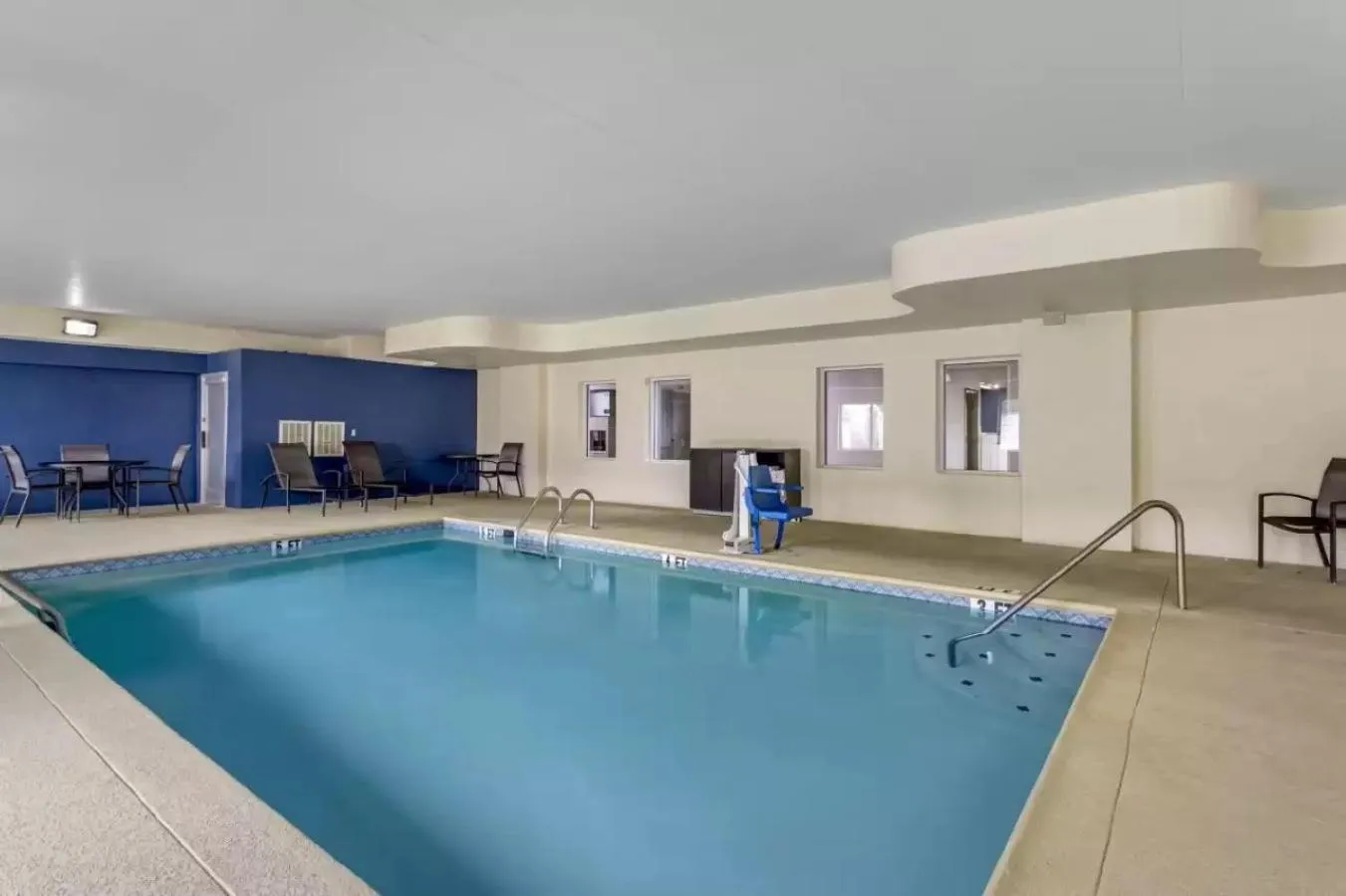 Swimming pool in Comfort Inn & Suites Corbin North