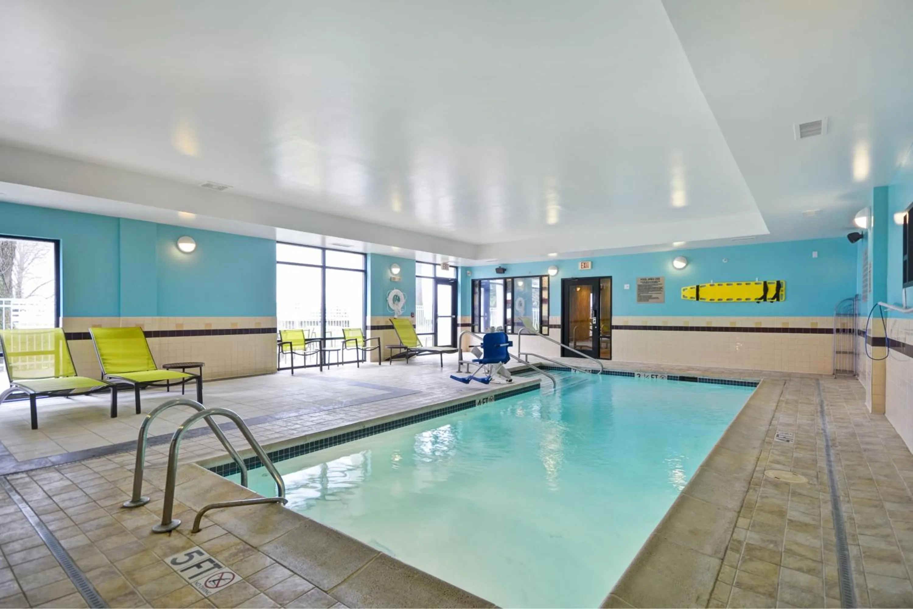 Swimming pool in SpringHill Suites Lexington Near the University of Kentucky