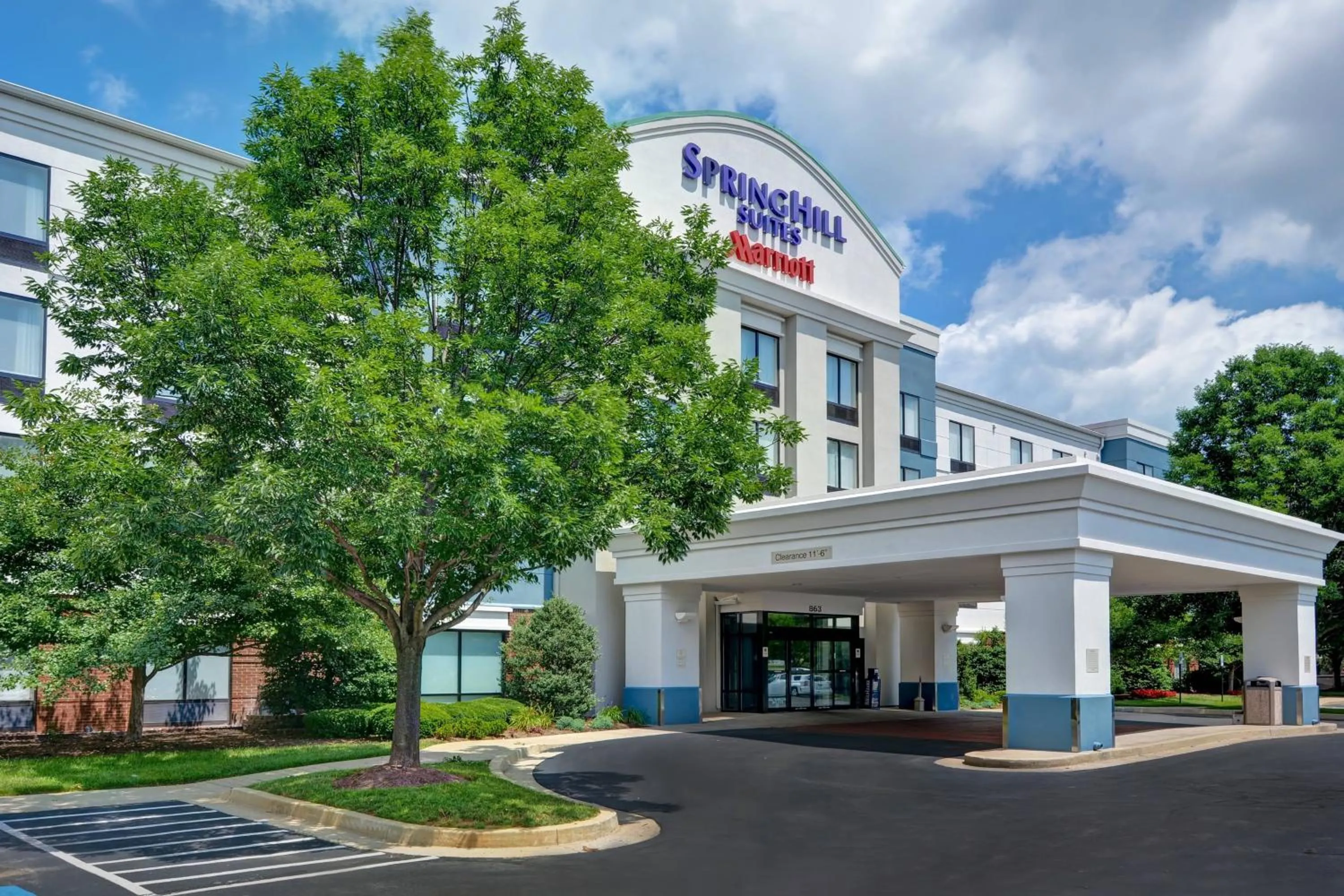 Property building in SpringHill Suites Lexington Near the University of Kentucky