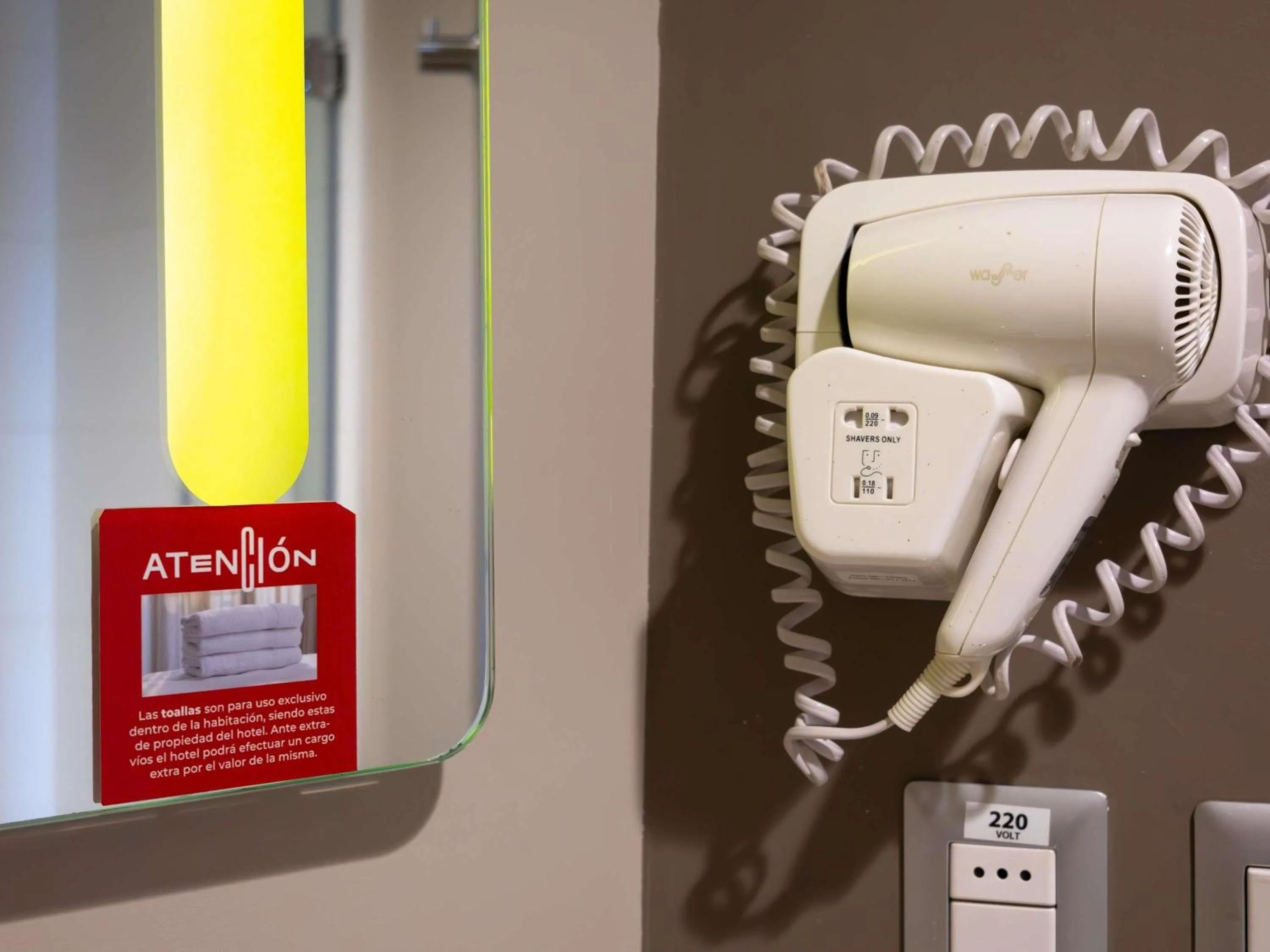 Bedroom in ibis Iquique