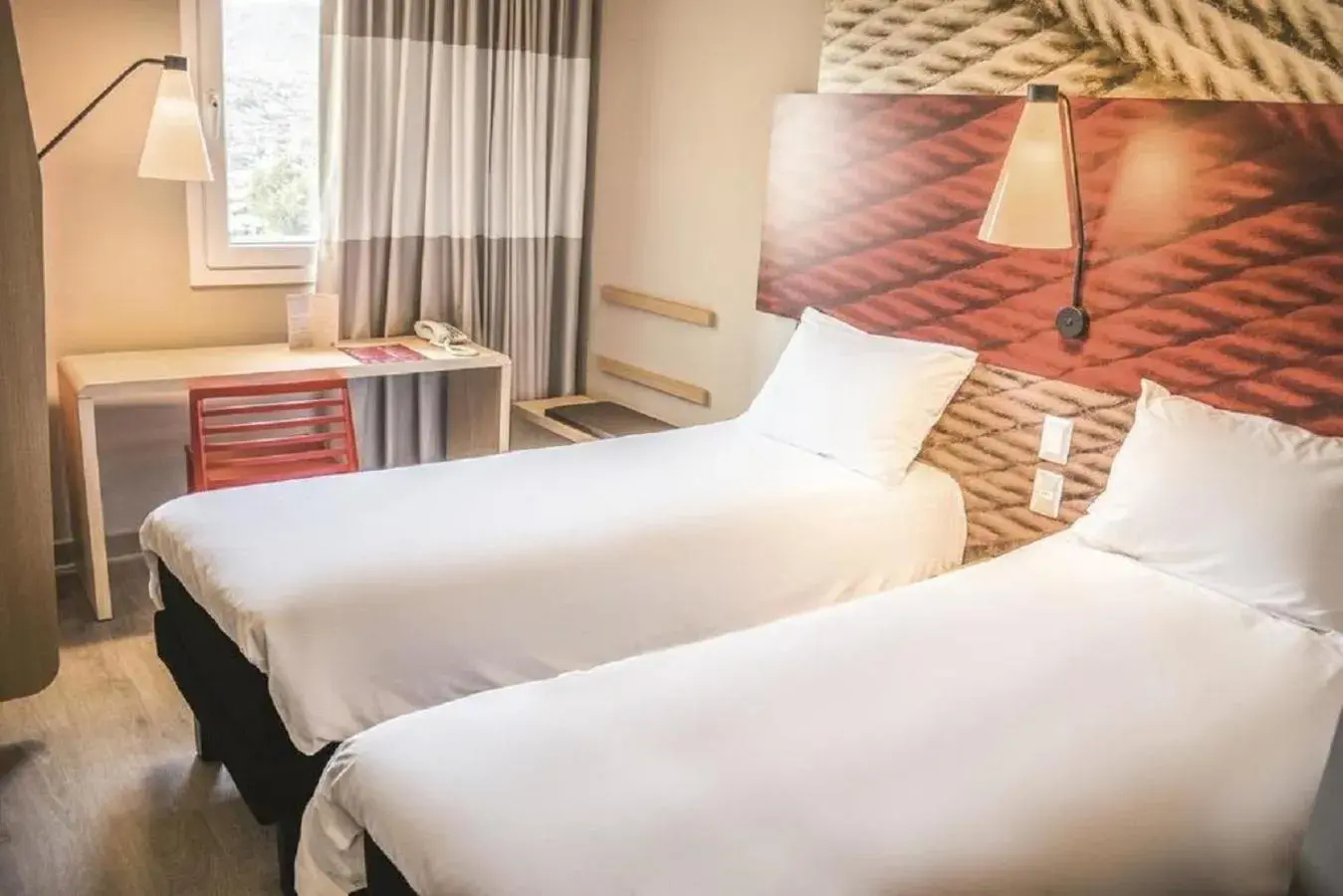 Photo of the whole room, Bed in ibis Iquique Photo of the whole room, Bed in ibis Iquique