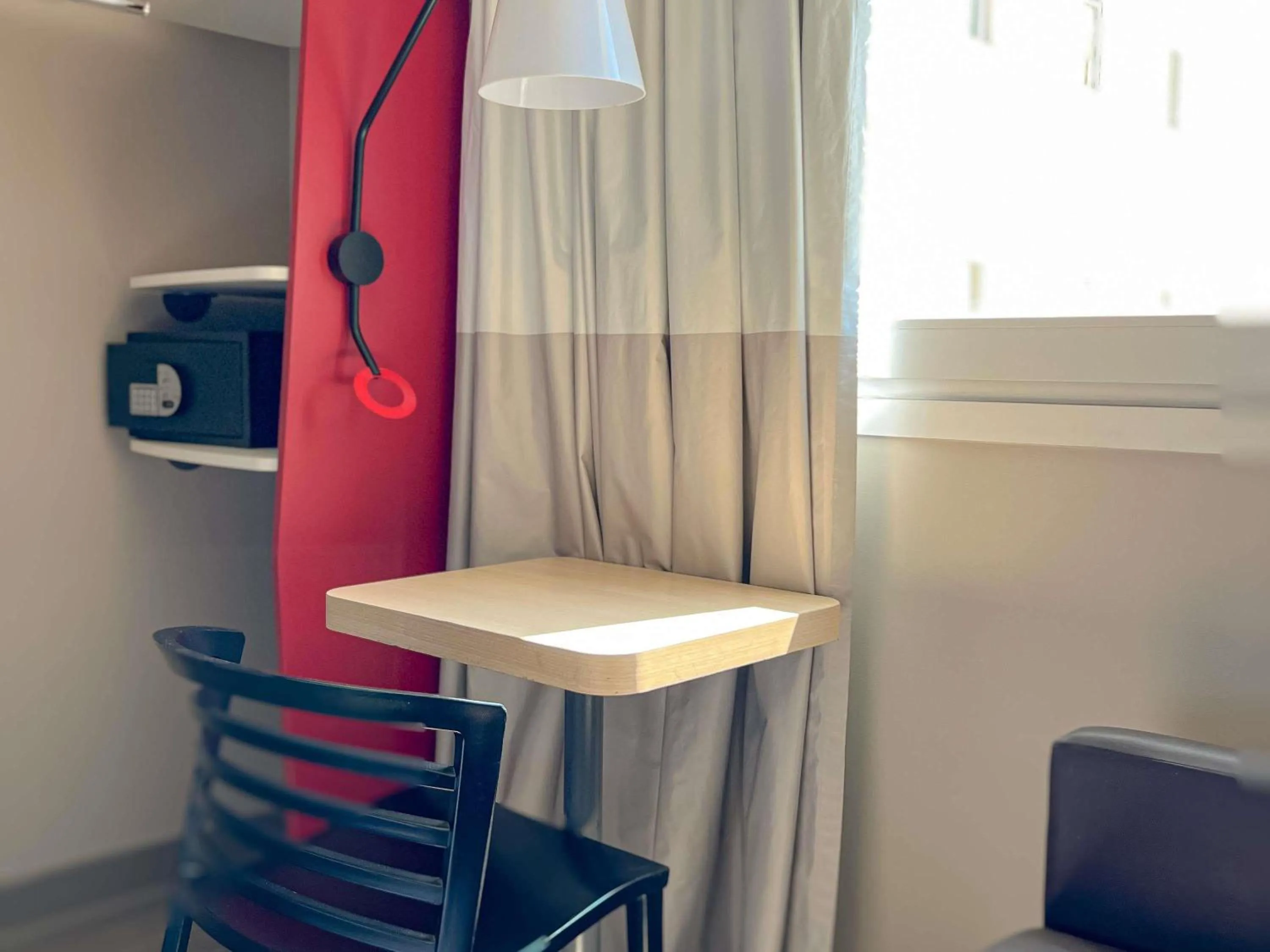 Bedroom in ibis Iquique