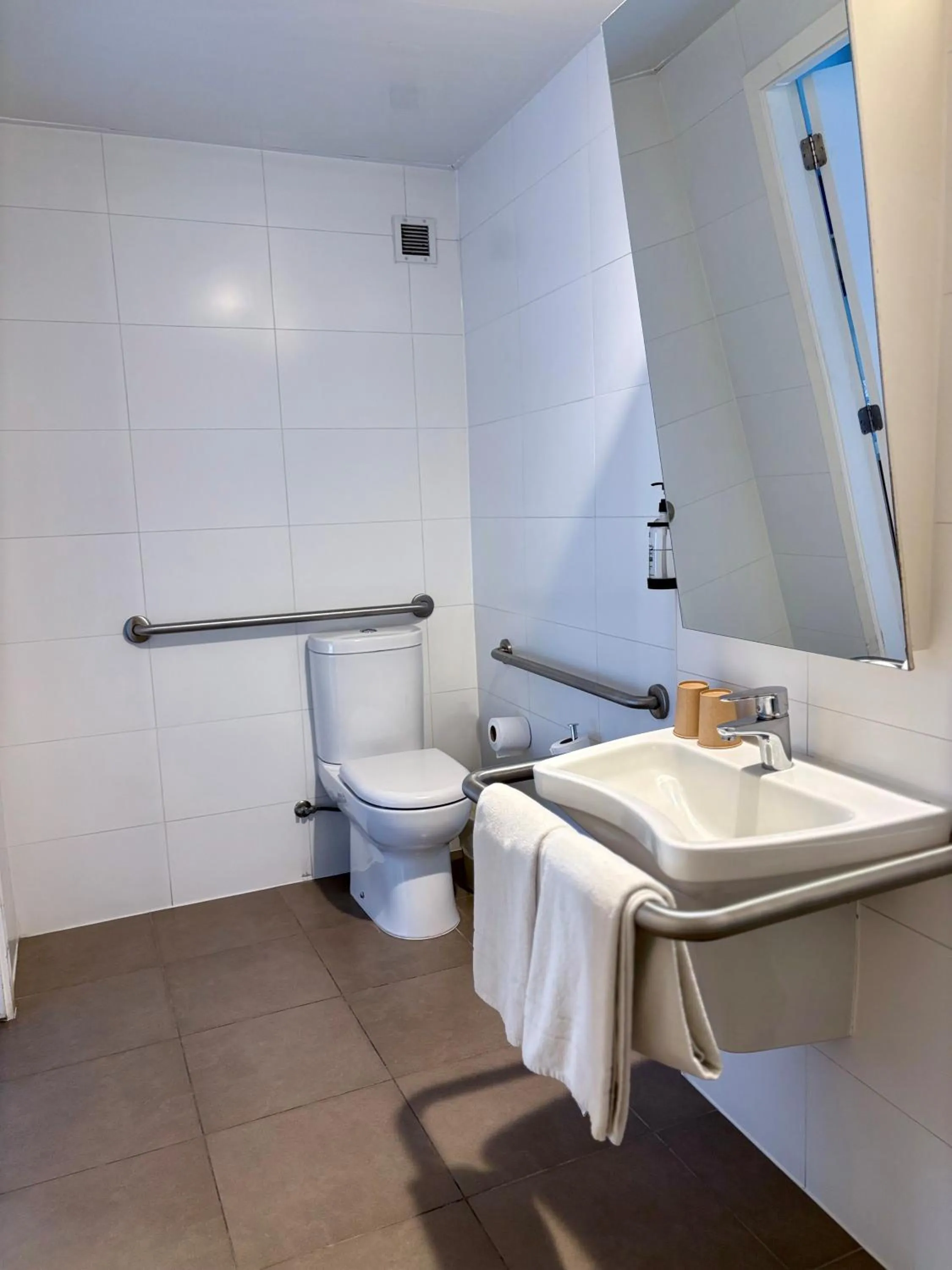 Bathroom in ibis budget Iquique