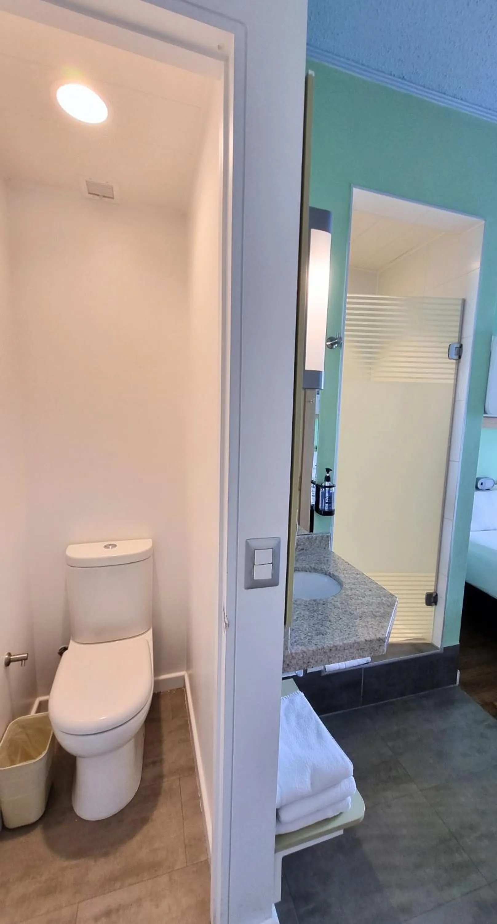 Toilet, Bed in ibis budget Iquique