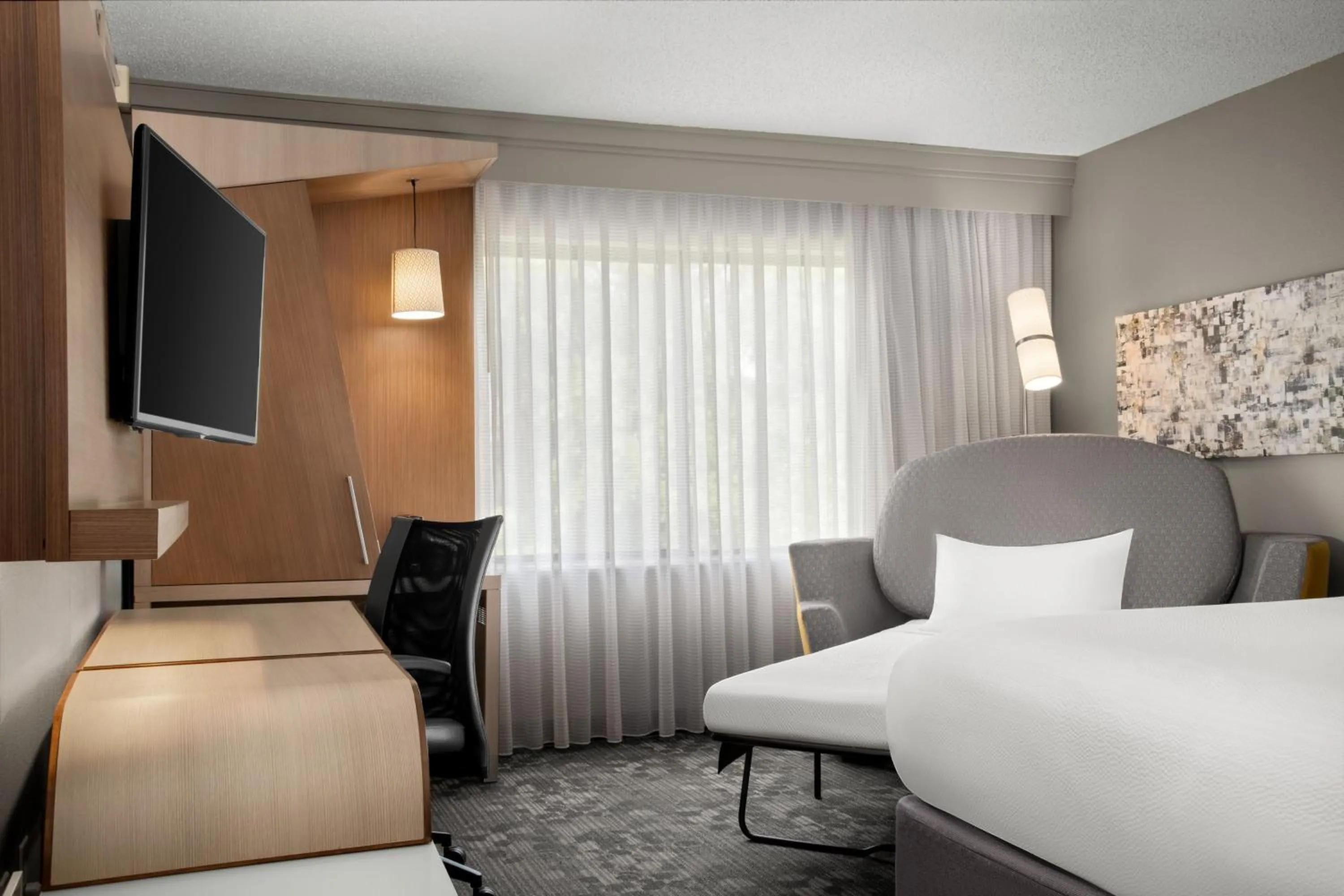 Photo of the whole room in Courtyard Lafayette Airport