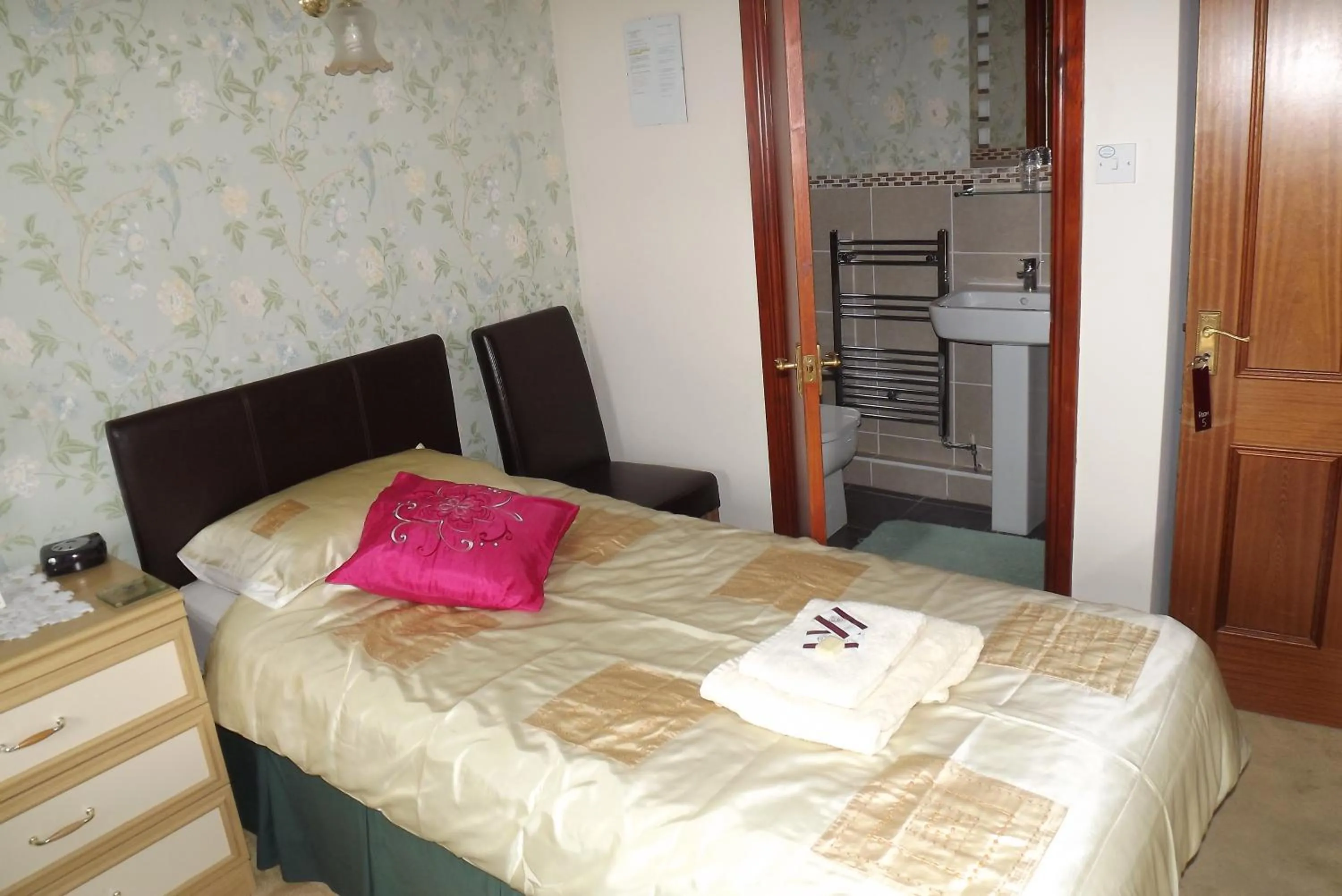 Bed in Hillcrest Guest House