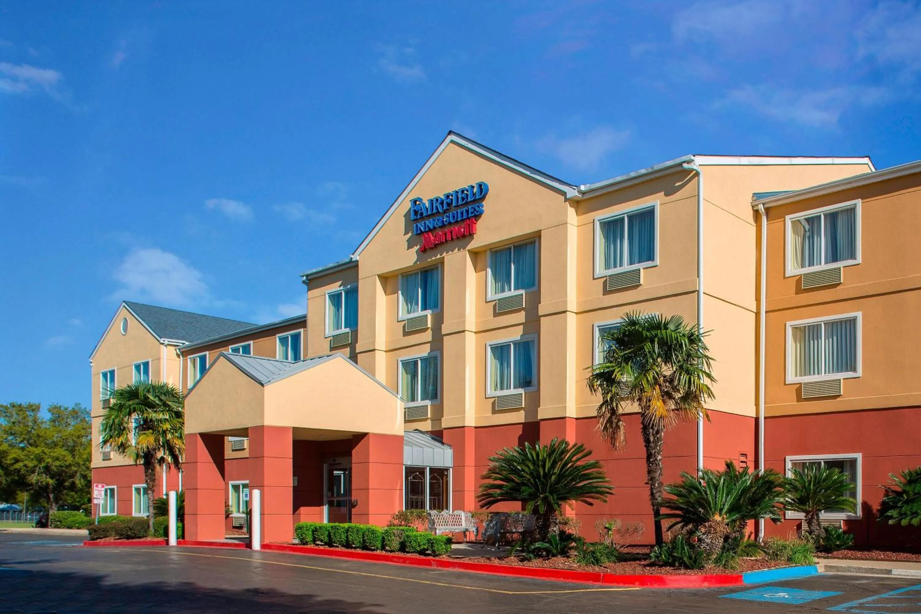 Property building in Fairfield Inn & Suites Lafayette I-10