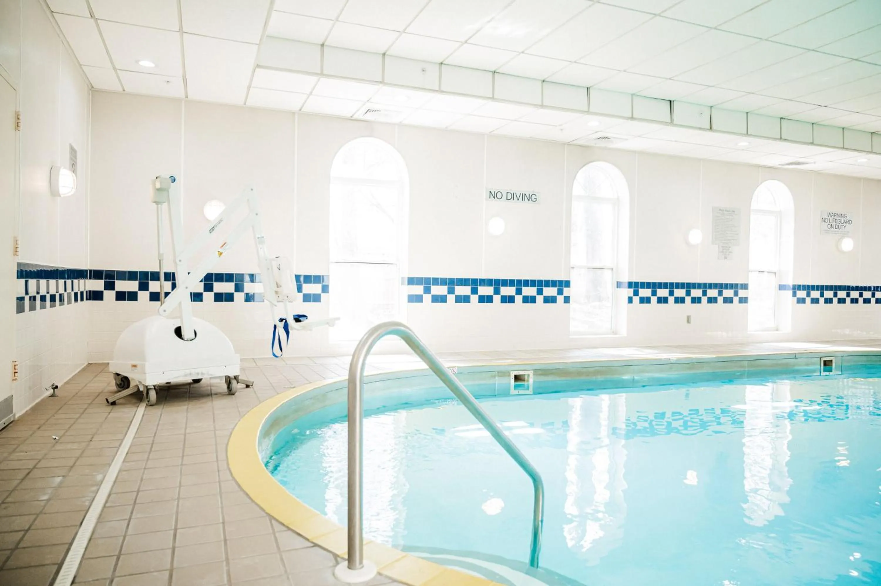 Swimming pool in Fairfield by Marriott Russellville