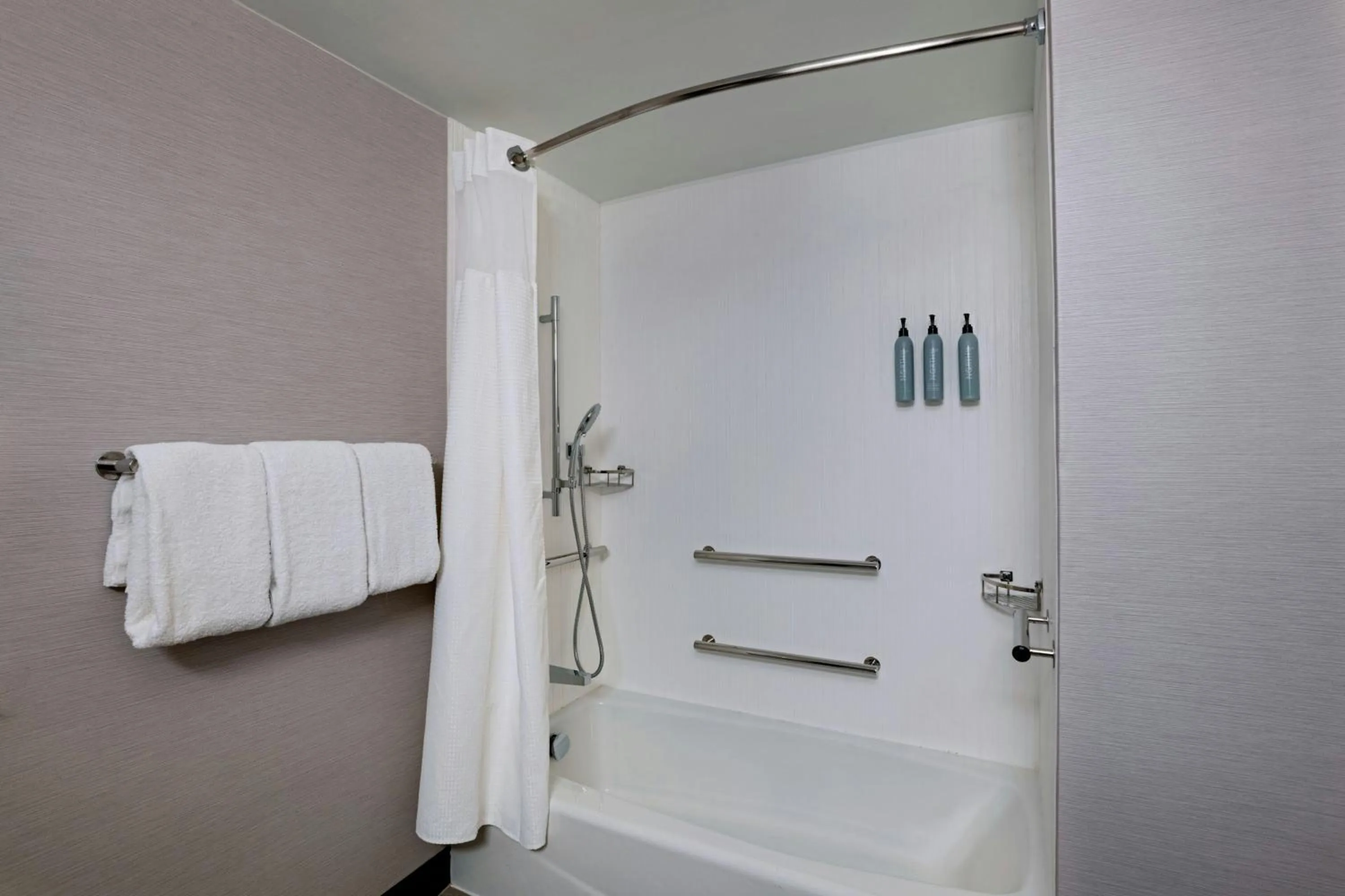 Bathroom in Courtyard by Marriott Laredo