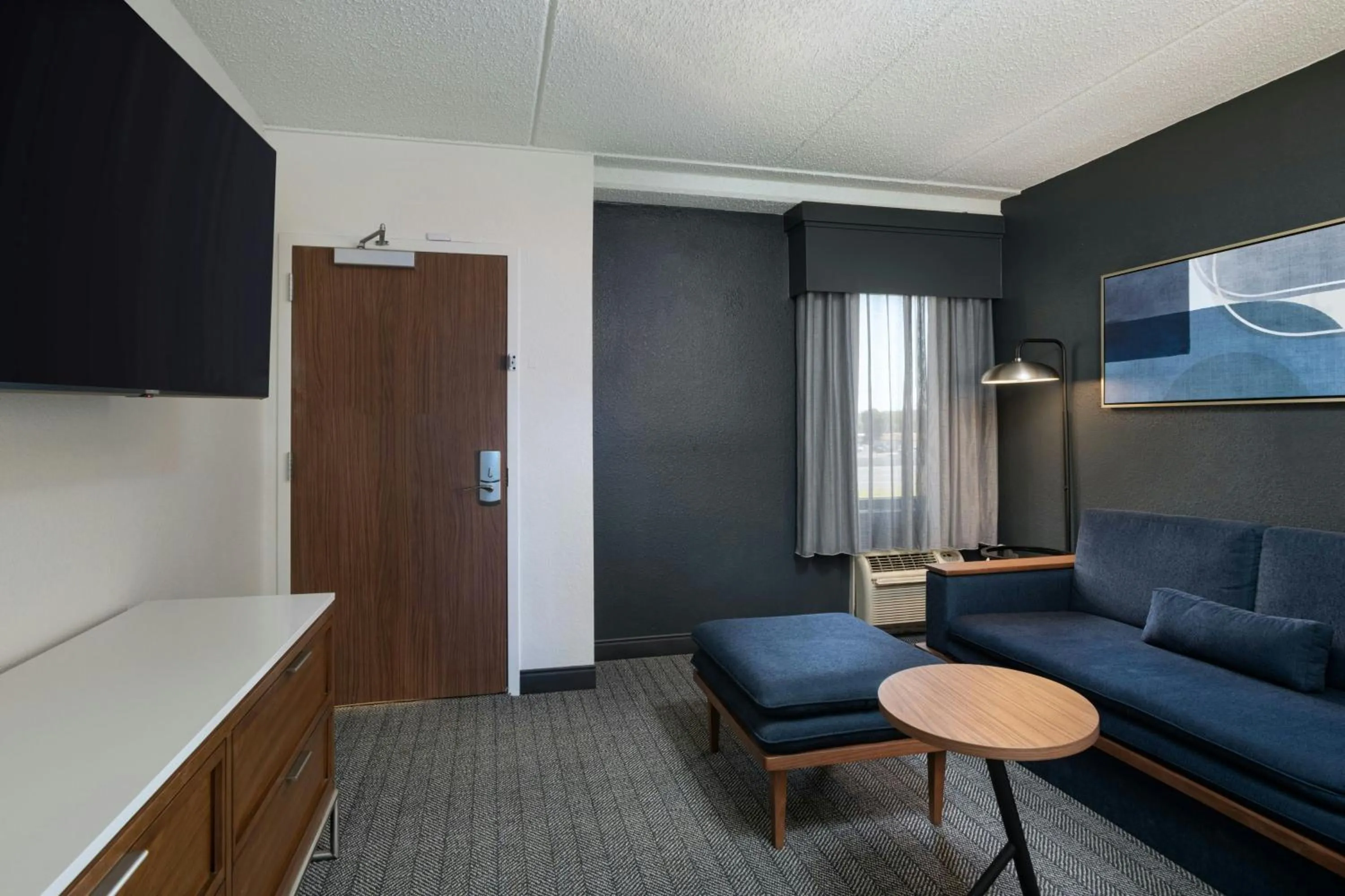 Photo of the whole room in Courtyard by Marriott Laredo