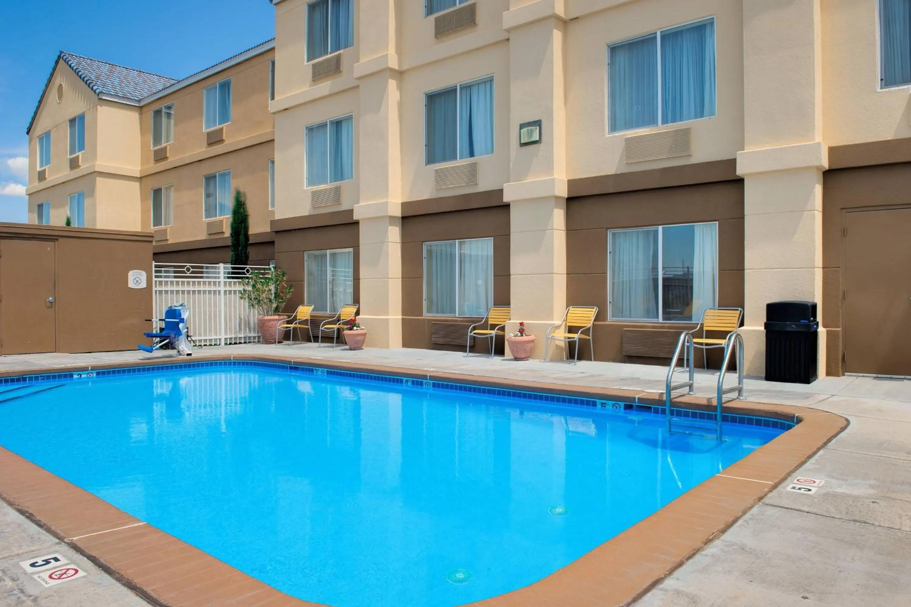 Swimming pool in Fairfield Inn by Marriott Las Cruces