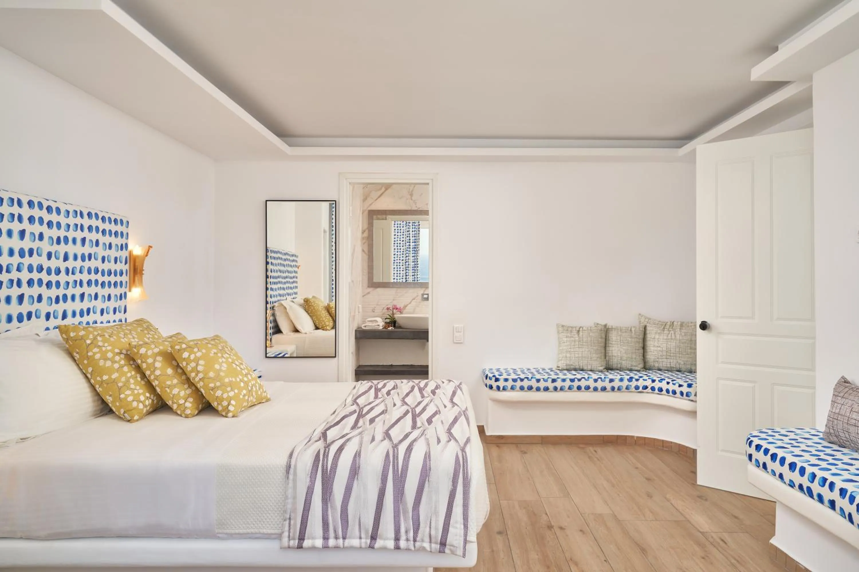 Bed in Arte & Mare Elia Luxury Suites and Villas