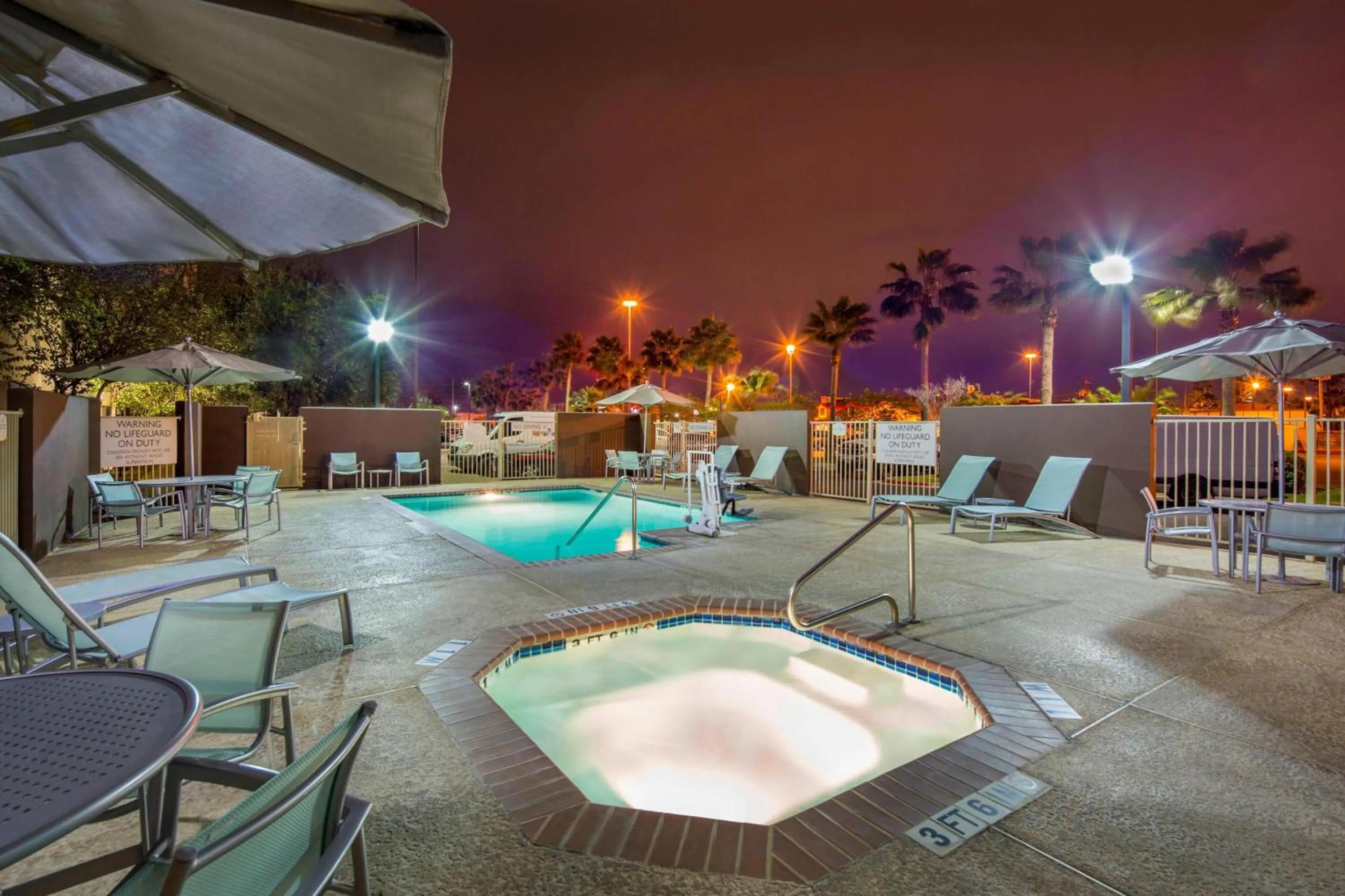 Swimming pool in SpringHill Suites by Marriott Laredo