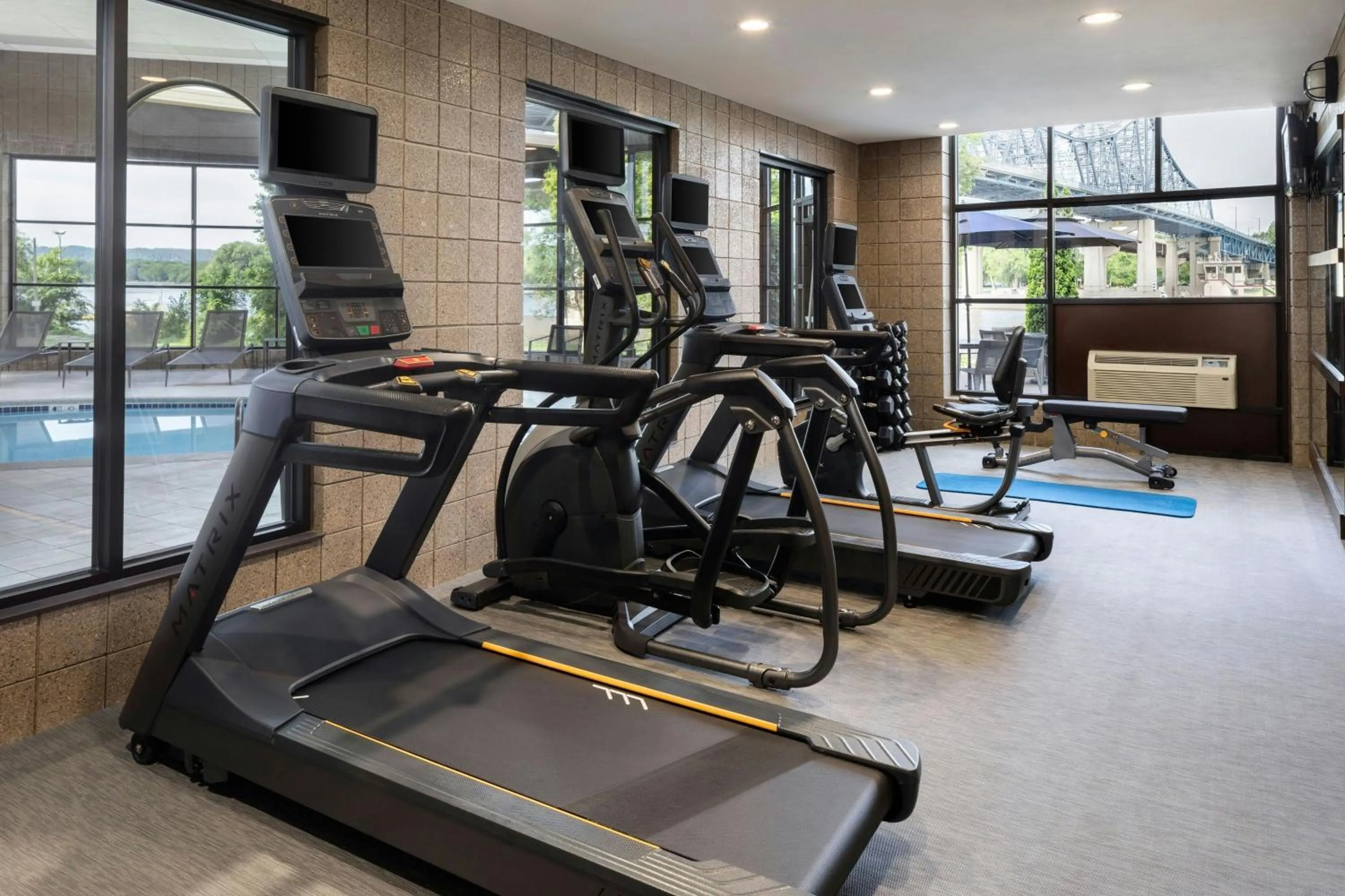 Fitness centre/facilities in Courtyard La Crosse Downtown/Mississippi Riverfront