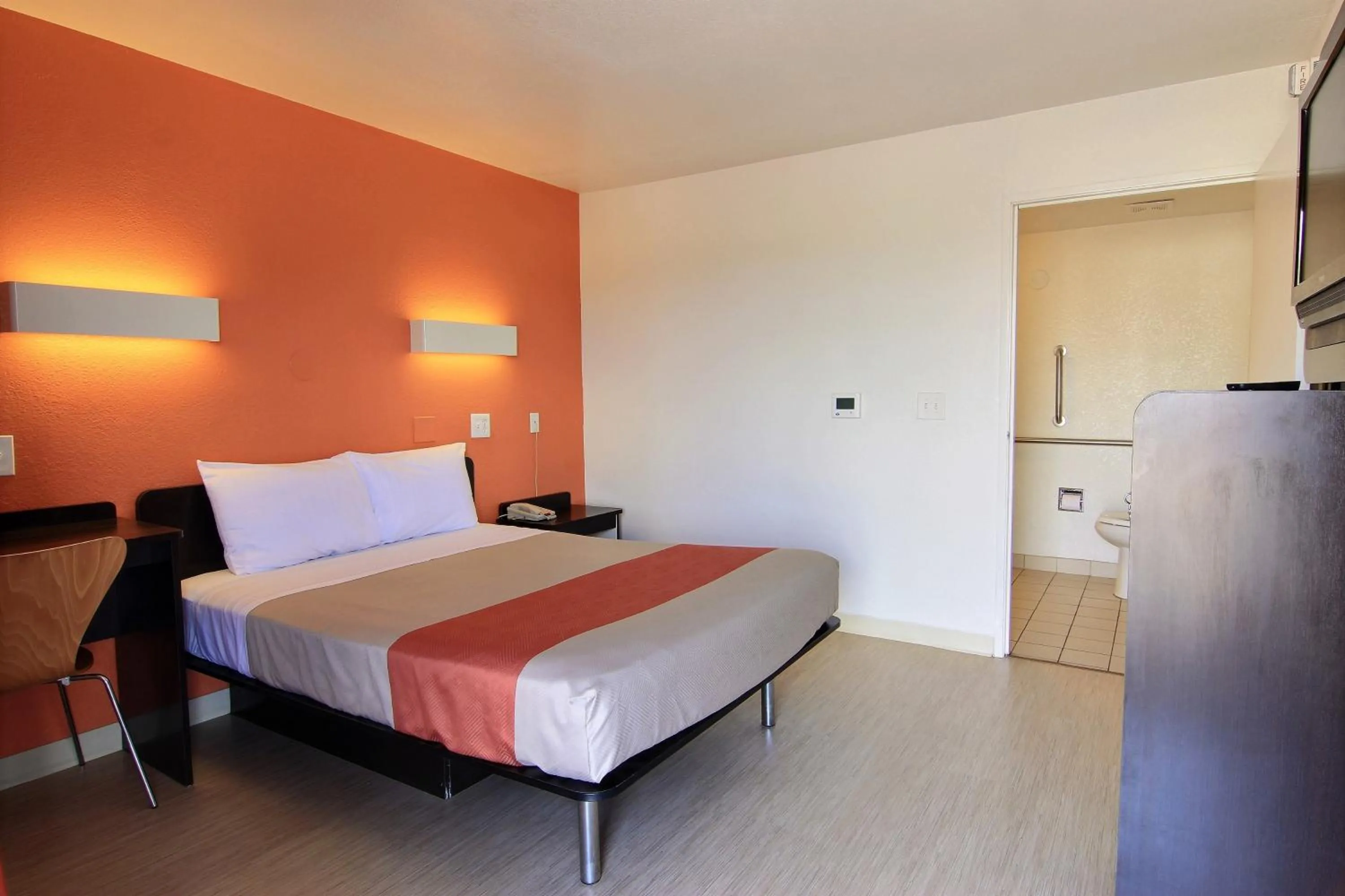 Bedroom, Bed in Motel 6-Corpus Christi, TX - East - North Padre Island